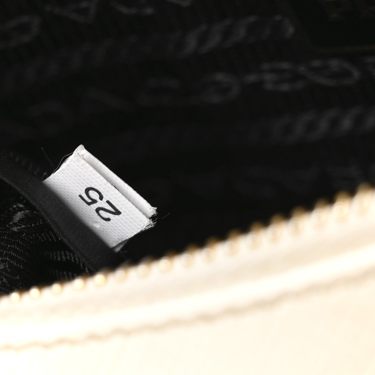 Saffiano Re-Edition 2005 Shoulder Bag White
