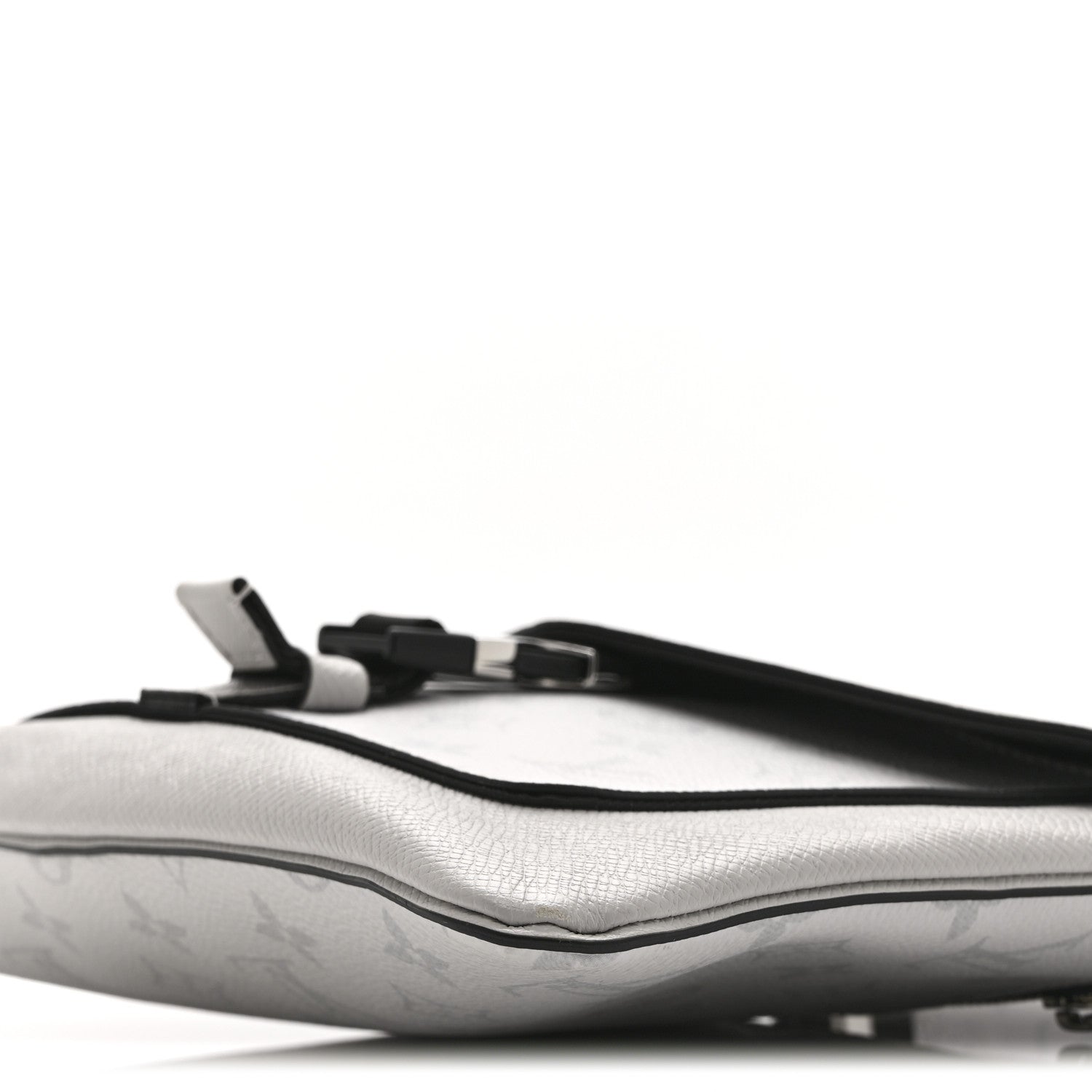 Taigarama Outdoor Flap Messenger White