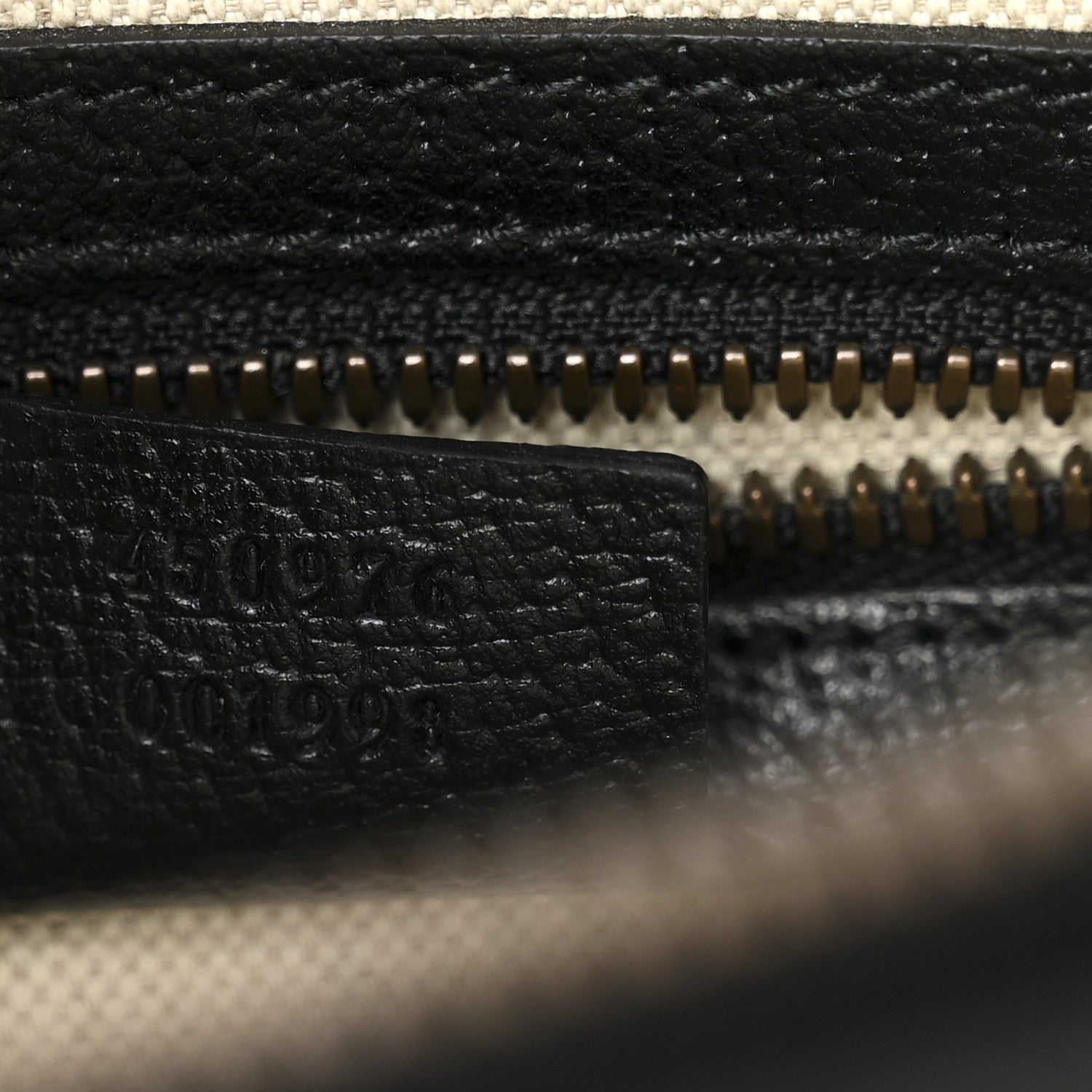 Grained Calfskin Bee Star Messenger Black