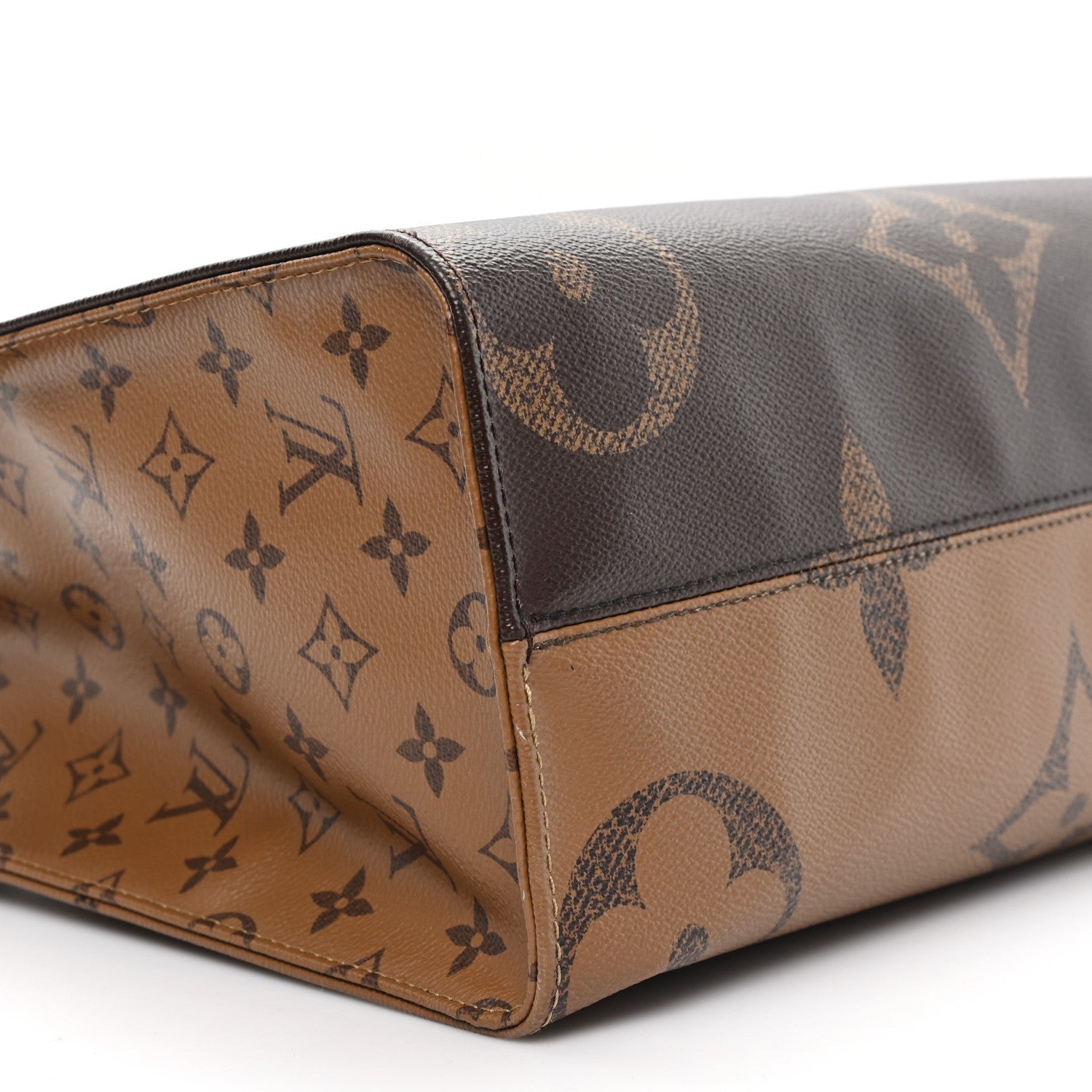 Reverse Monogram Giant Onthego MM