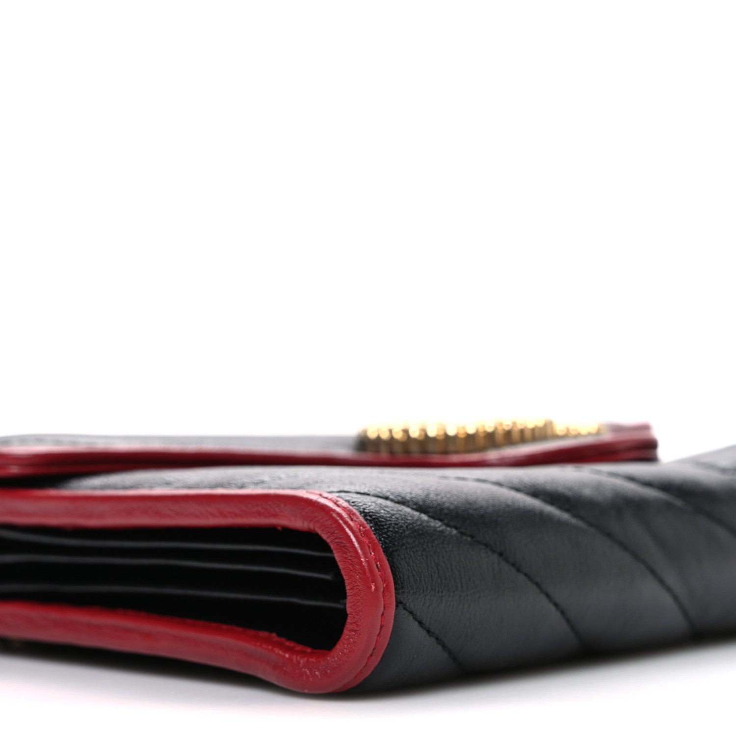 Vintage Effect Calfskin Matelasse Diagonal Torchon GG Marmont Chain Wallet Black Romantic Cherry