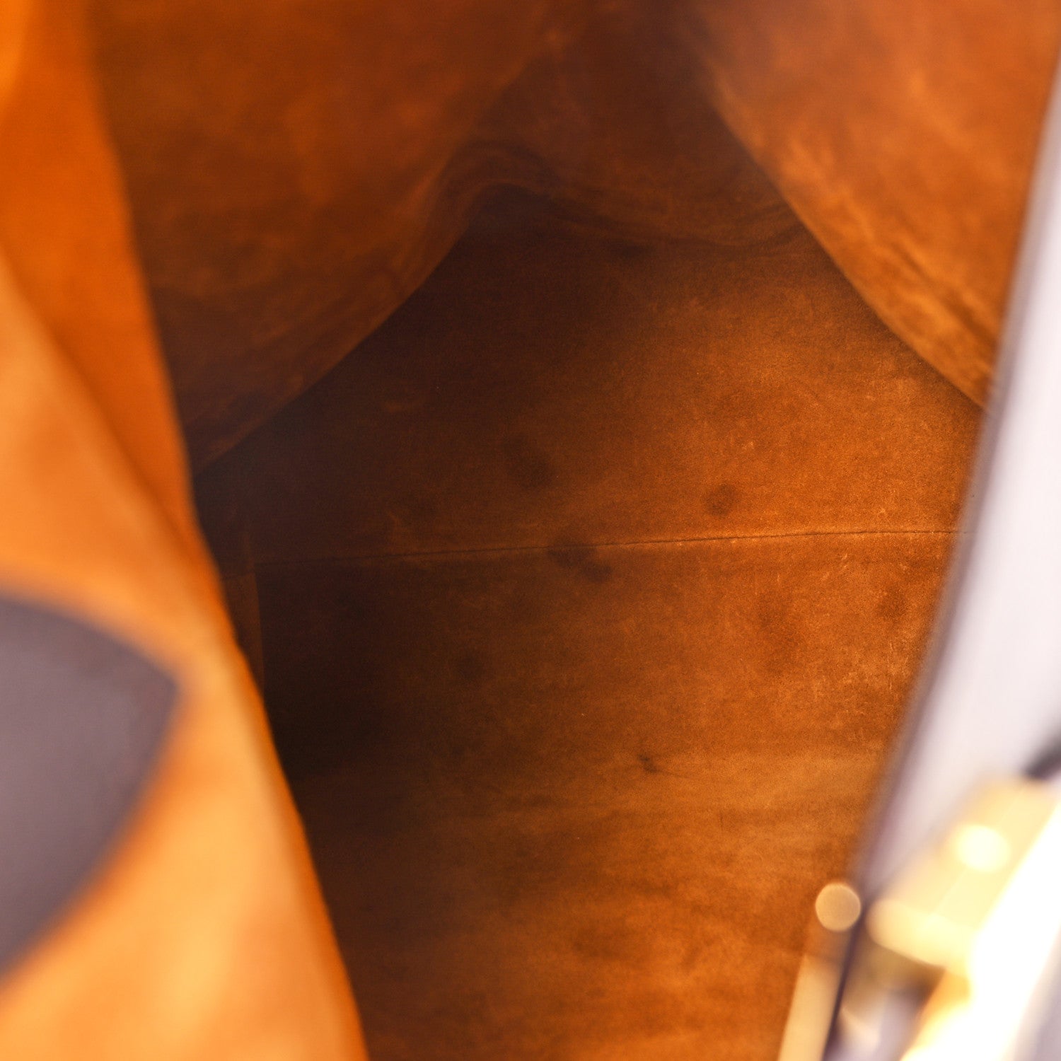 Grained Calfskin Low Key Hobo MM Ebene