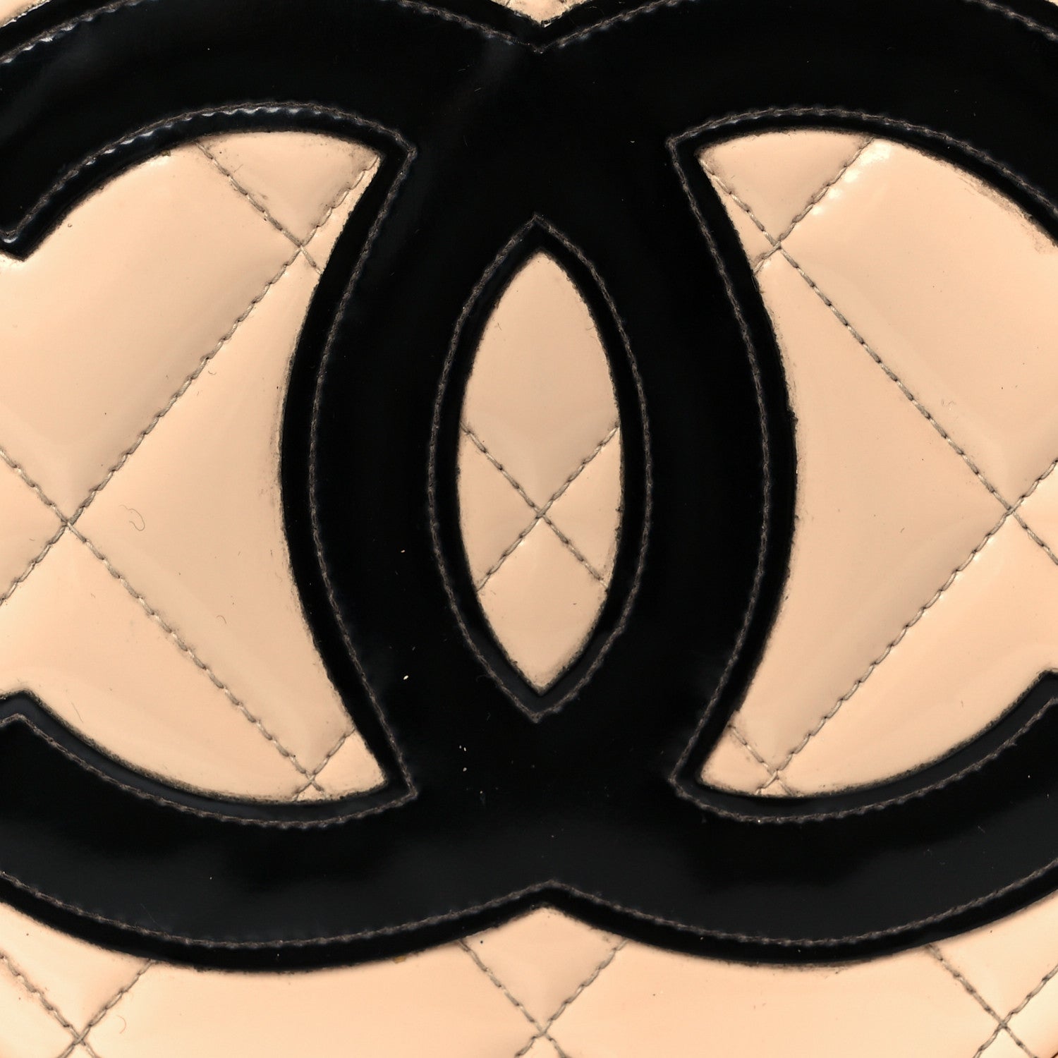 Patent CC Heart Vanity Case Beige