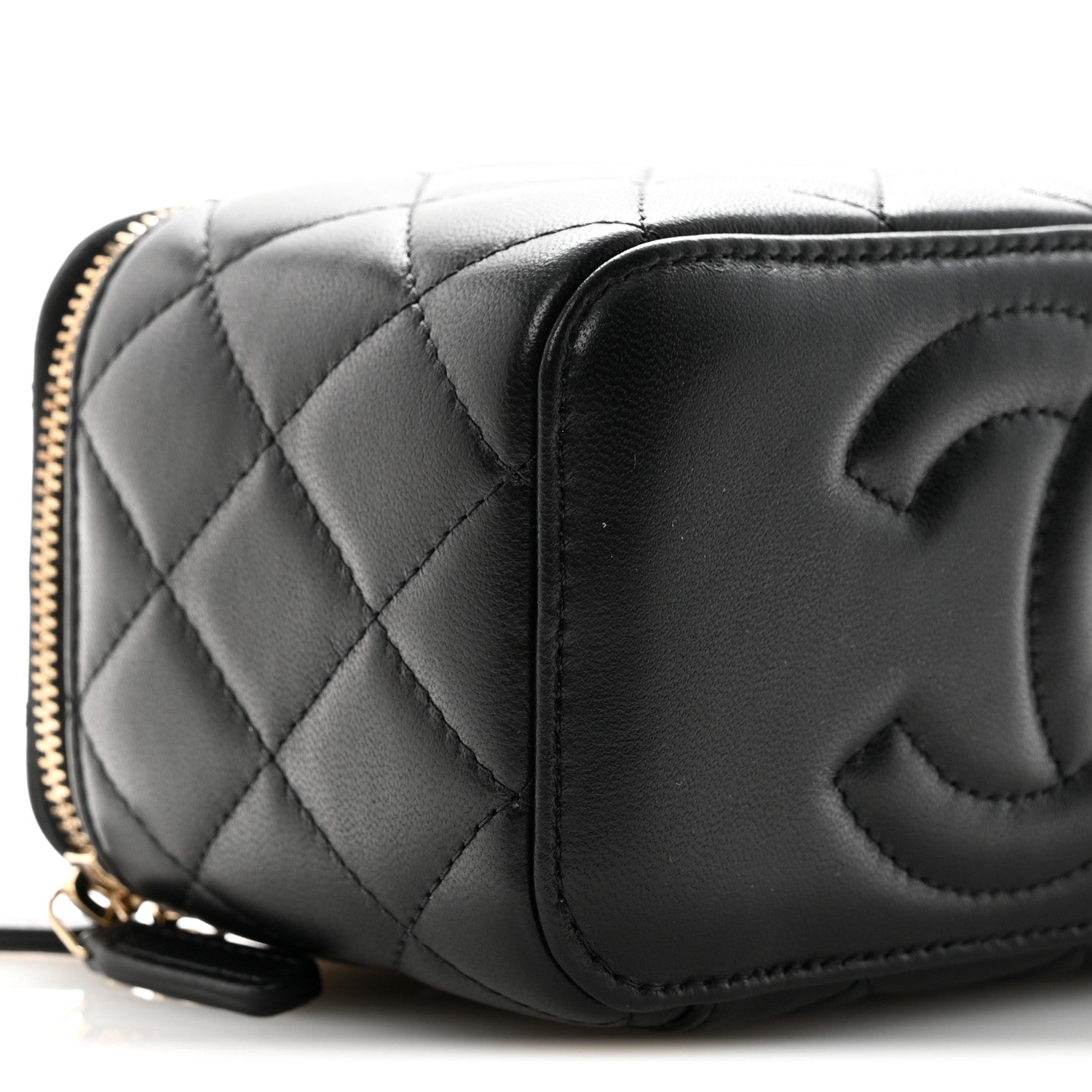 Lambskin Quilted Pearl Crush Small Vanity Case With Chain Black