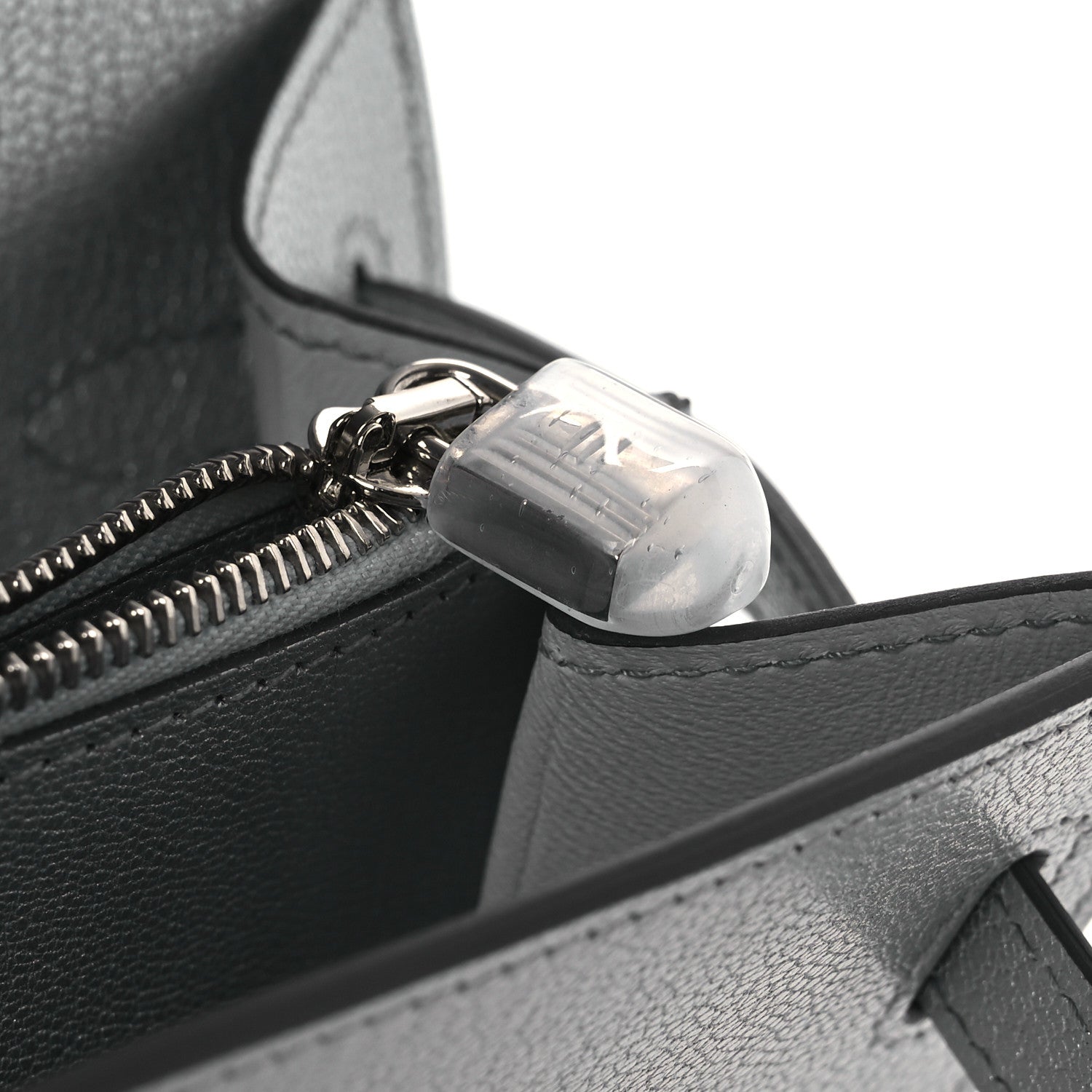 Metallic Chevre Chamkilight Kelly Wallet To Go Argent