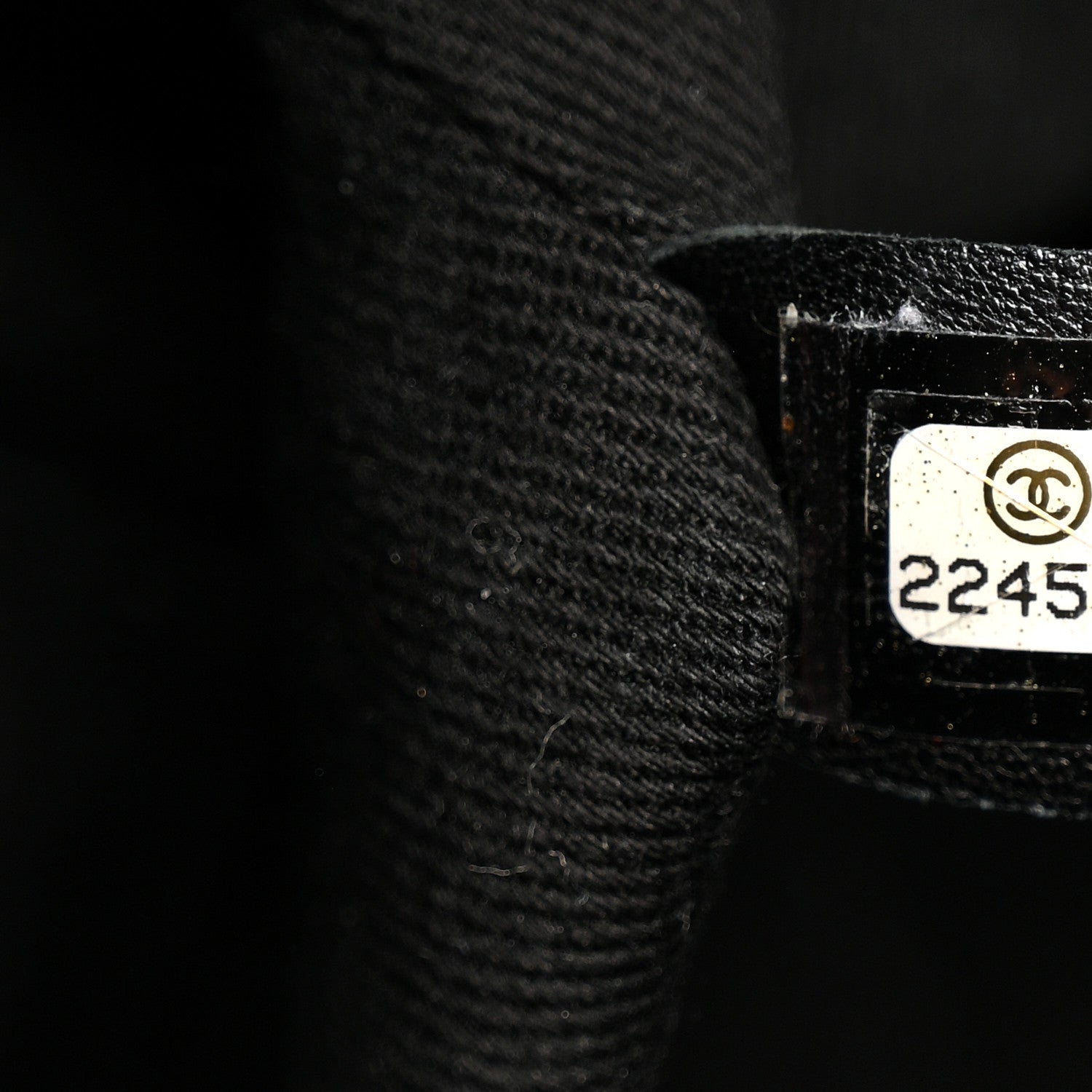 Caviar Quilted Medium CC Bucket Bag Black