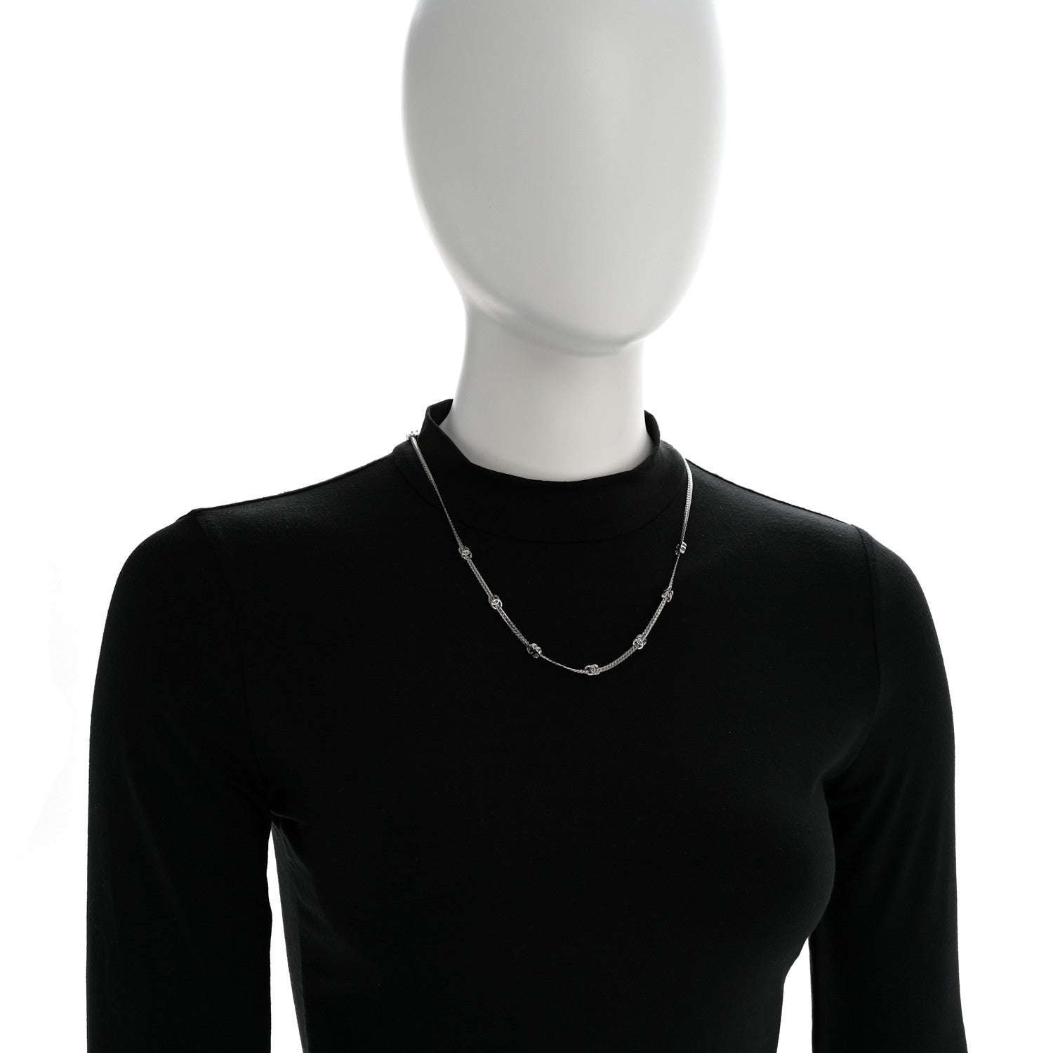 Metal CC Short Chain Necklace Silver
