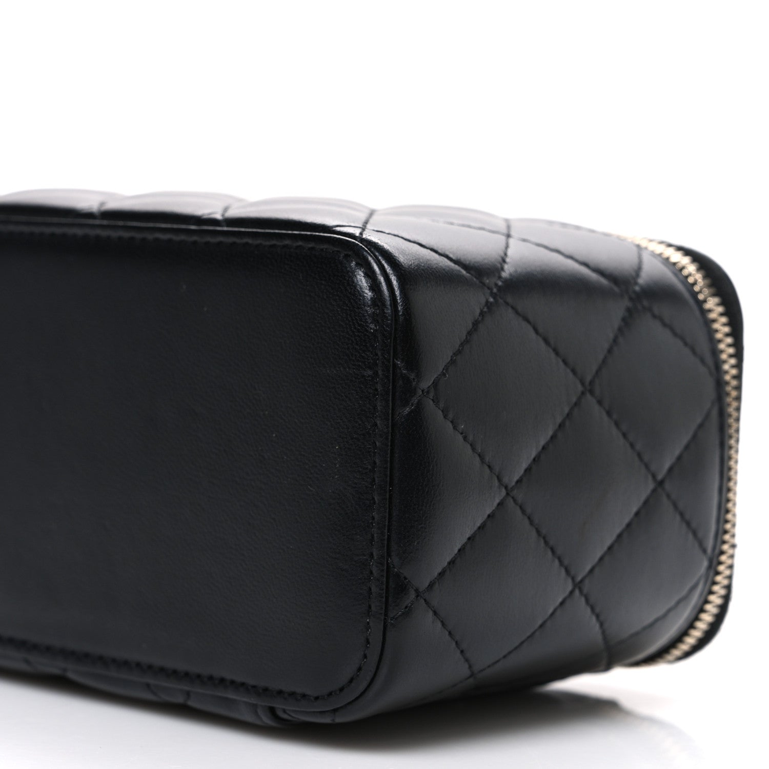 Lambskin Quilted Pearl Crush Small Vanity Case With Chain Black