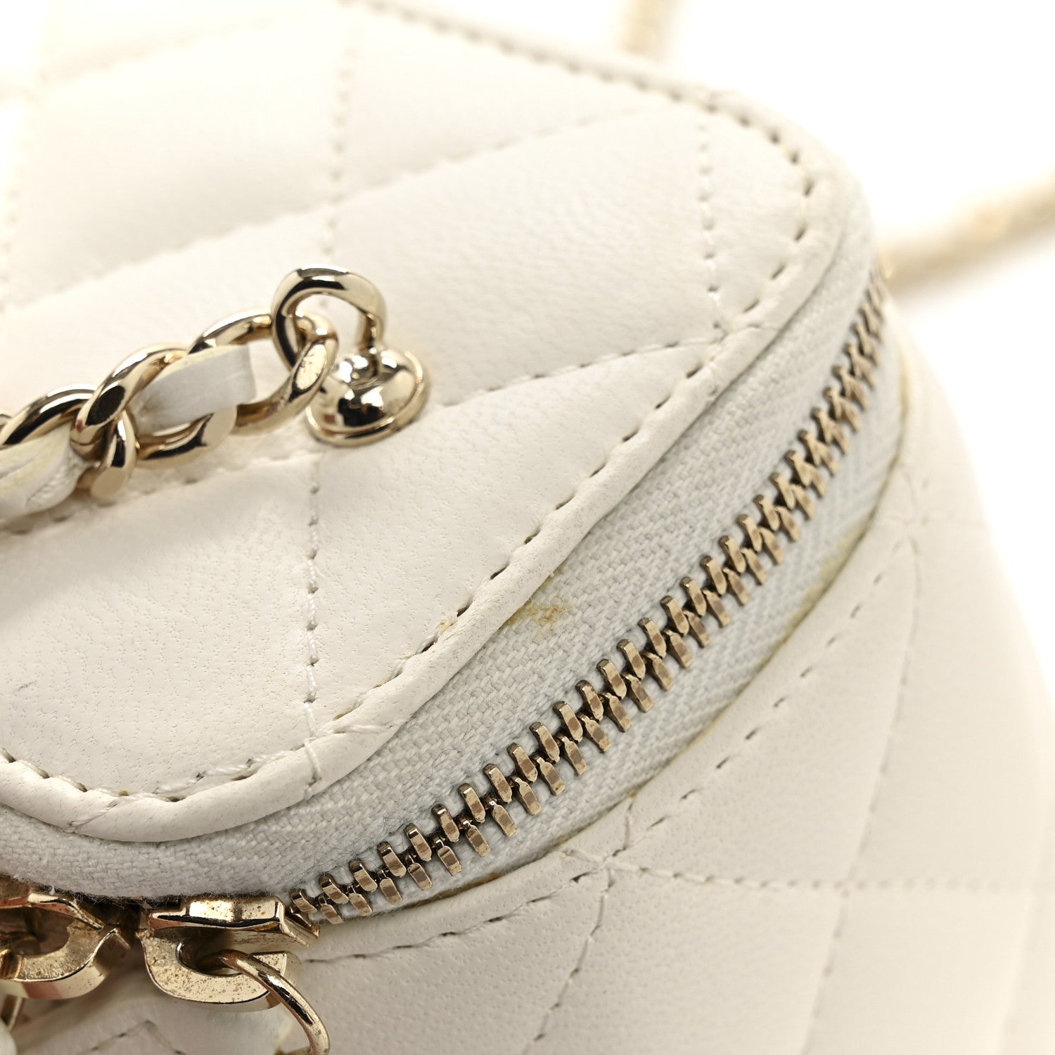 Lambskin Quilted Enamel Pearl Crush Mini Vanity Case With Chain White