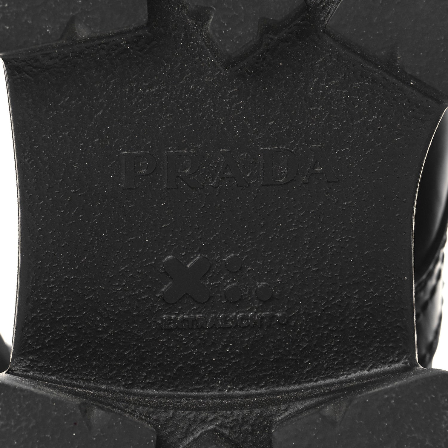 Spazzolato Rois Re-Nylon Metal Triangle Logo Monolith Pouch Pocket 55mm Boots 38 Black