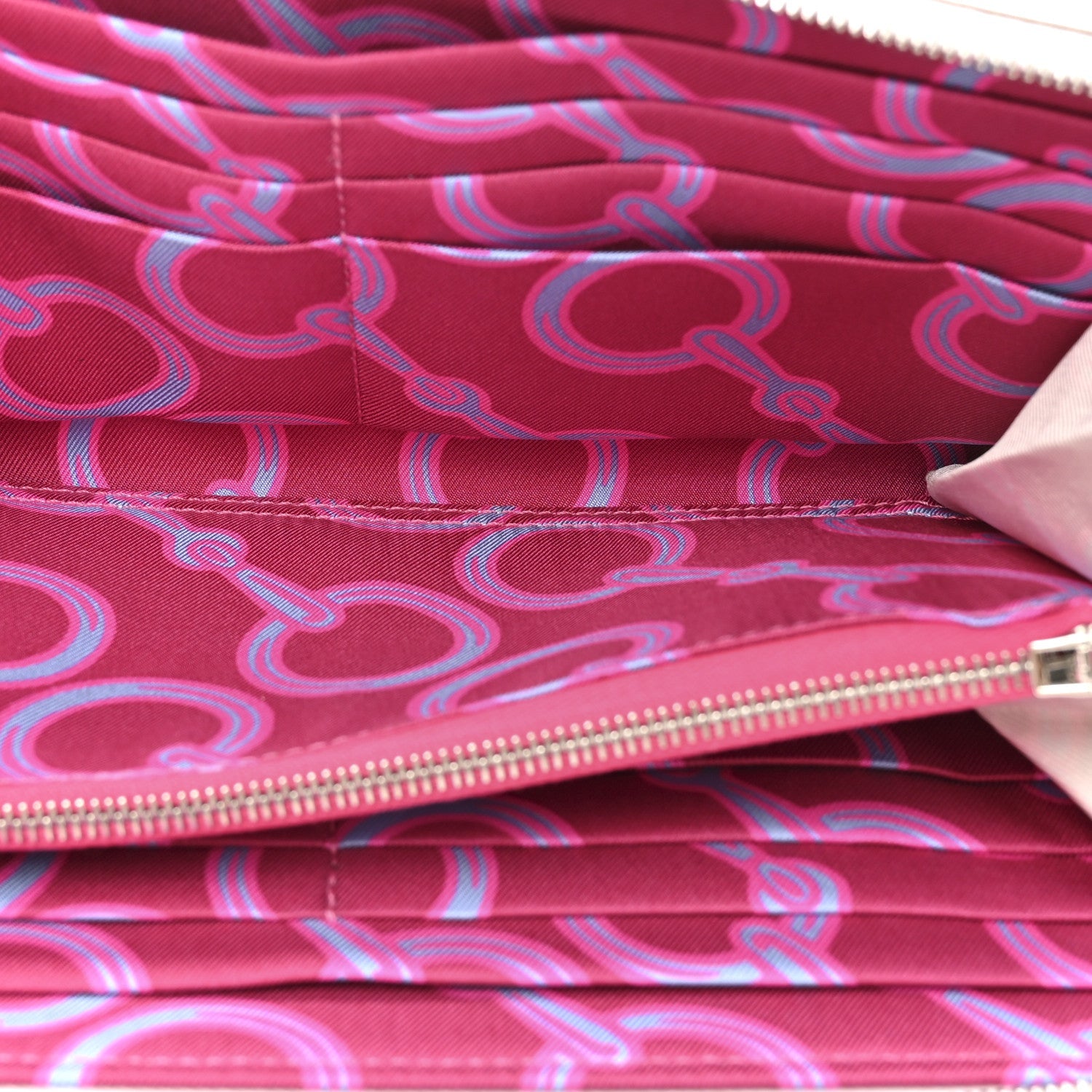 Epsom Silk'In Wallet Gris Pale