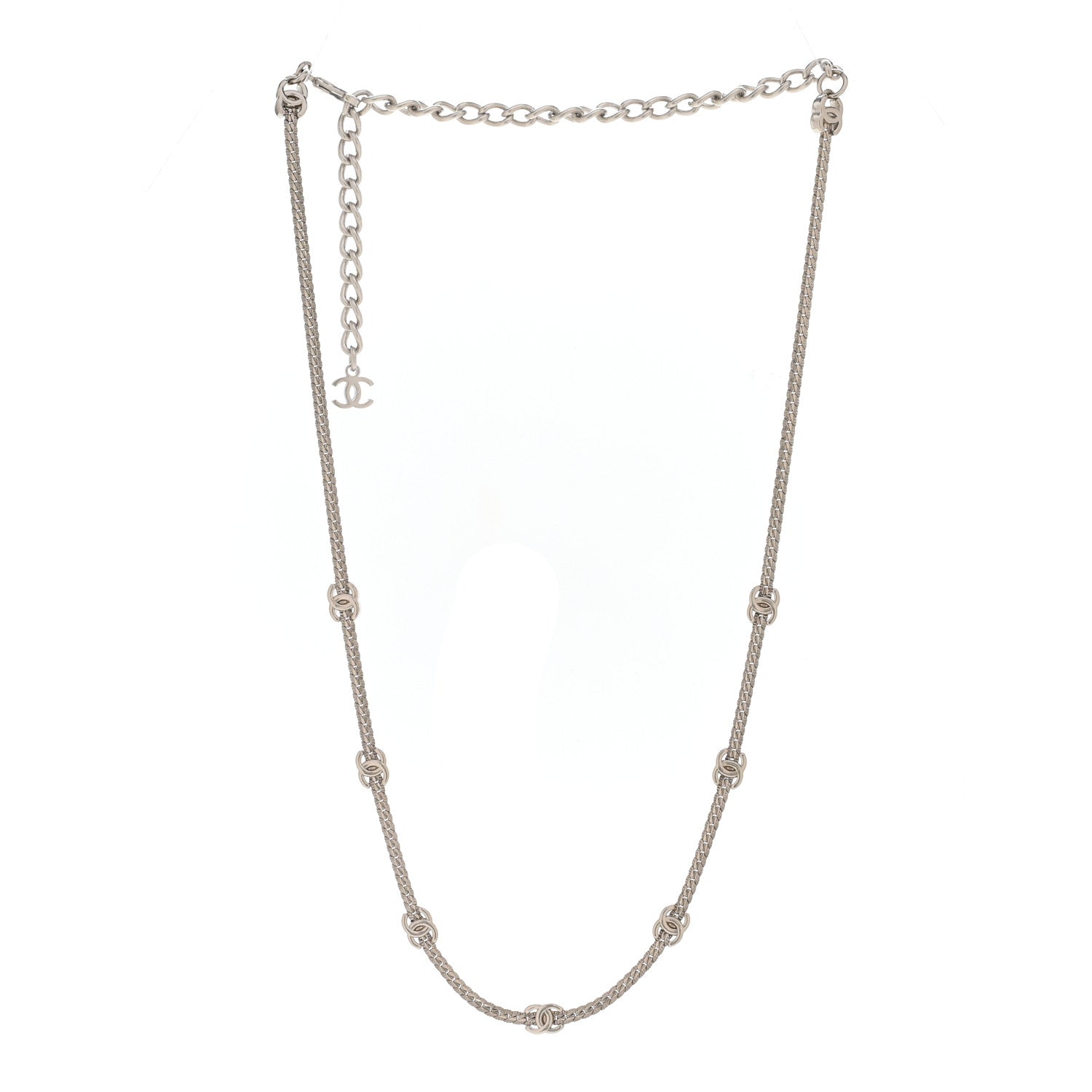 Metal CC Short Chain Necklace Silver