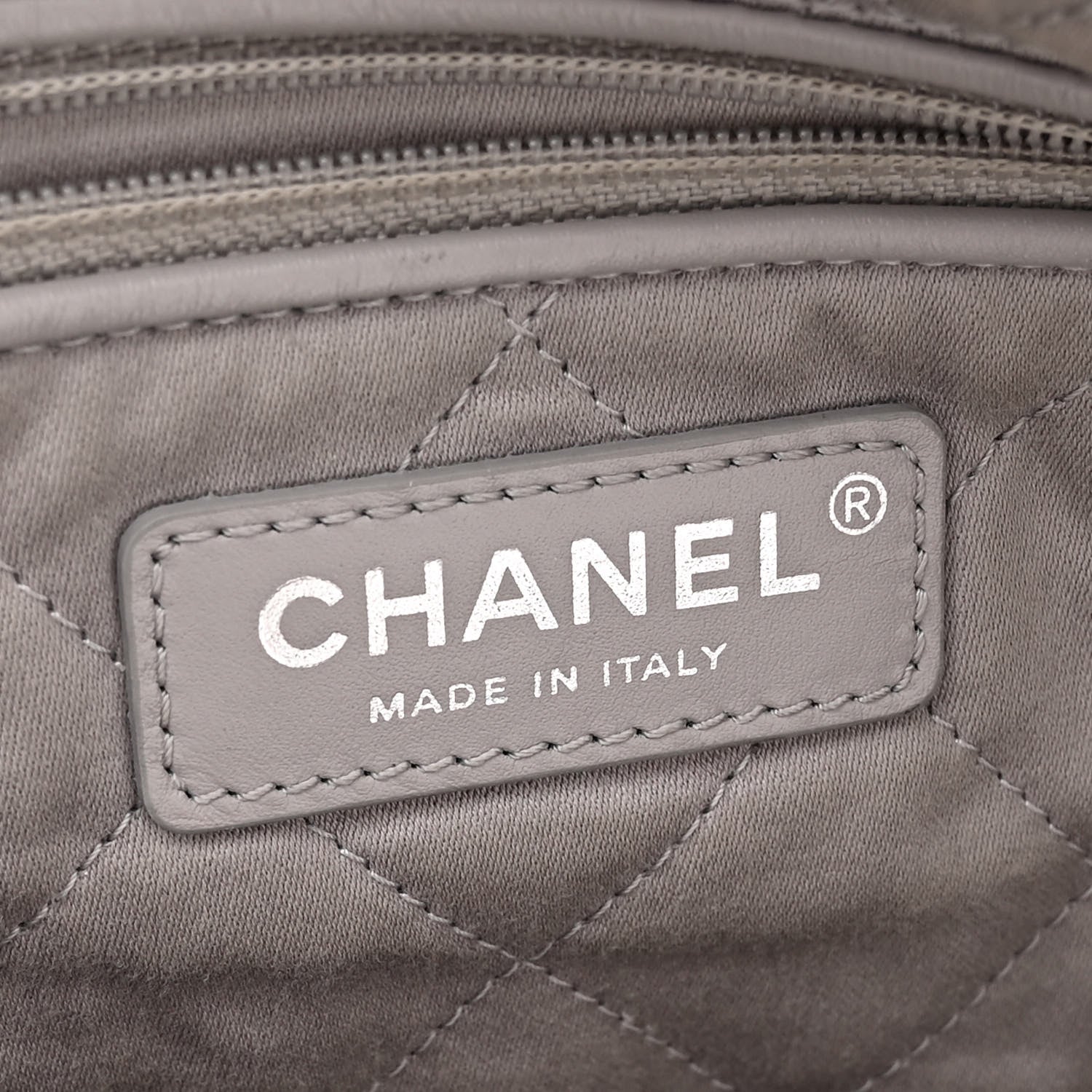 Metallic Shaded Calfskin Quilted Chanel 22 White Silver