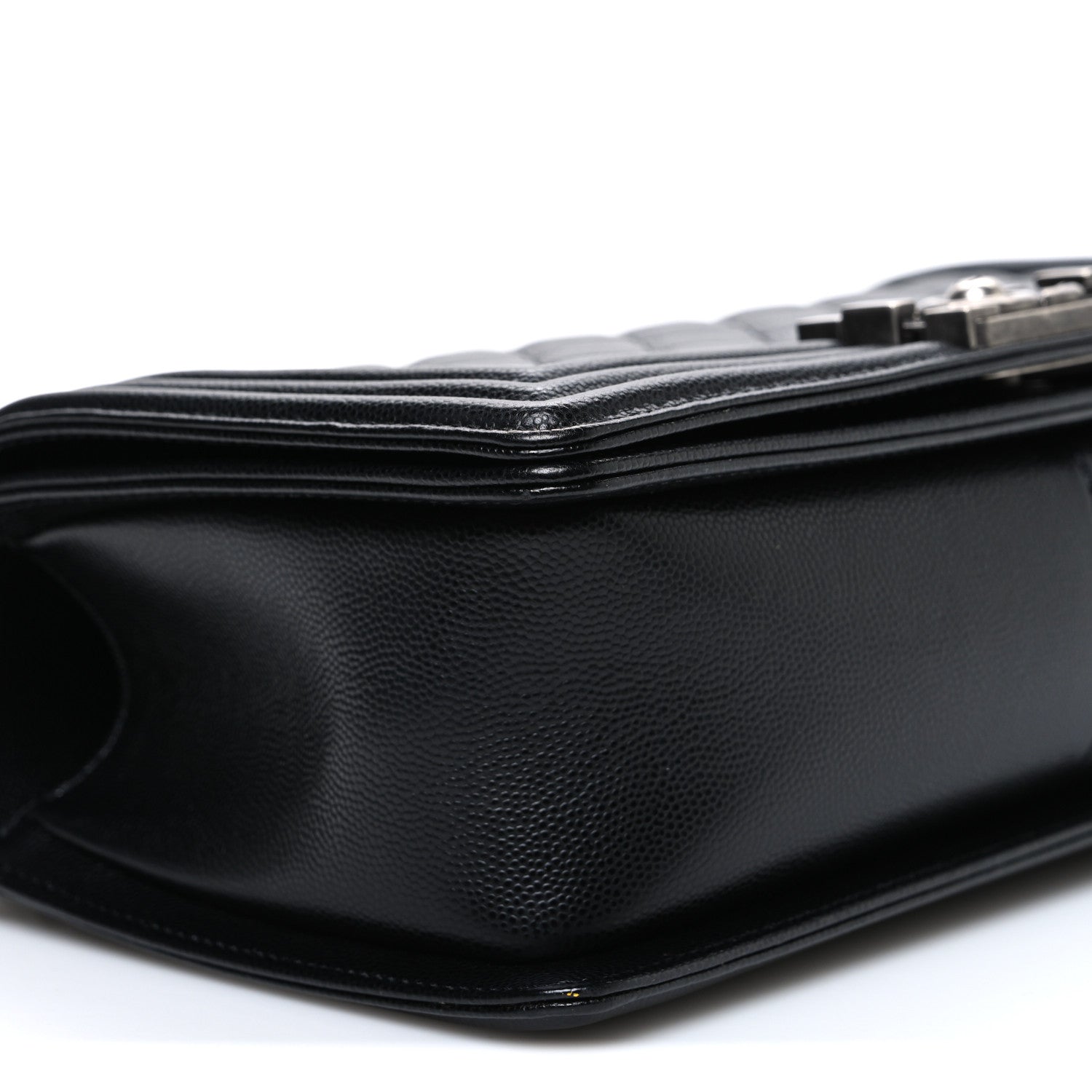 Caviar Quilted Medium Boy Flap Black