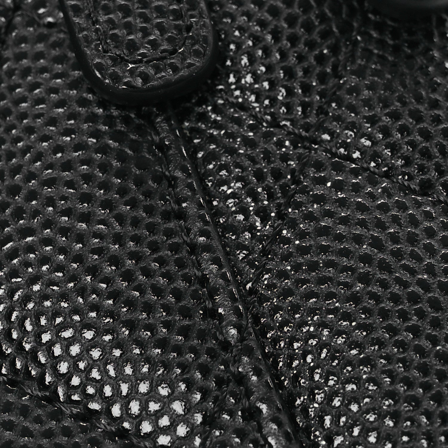Caviar Quilted Small Vanity Case With Chain Black