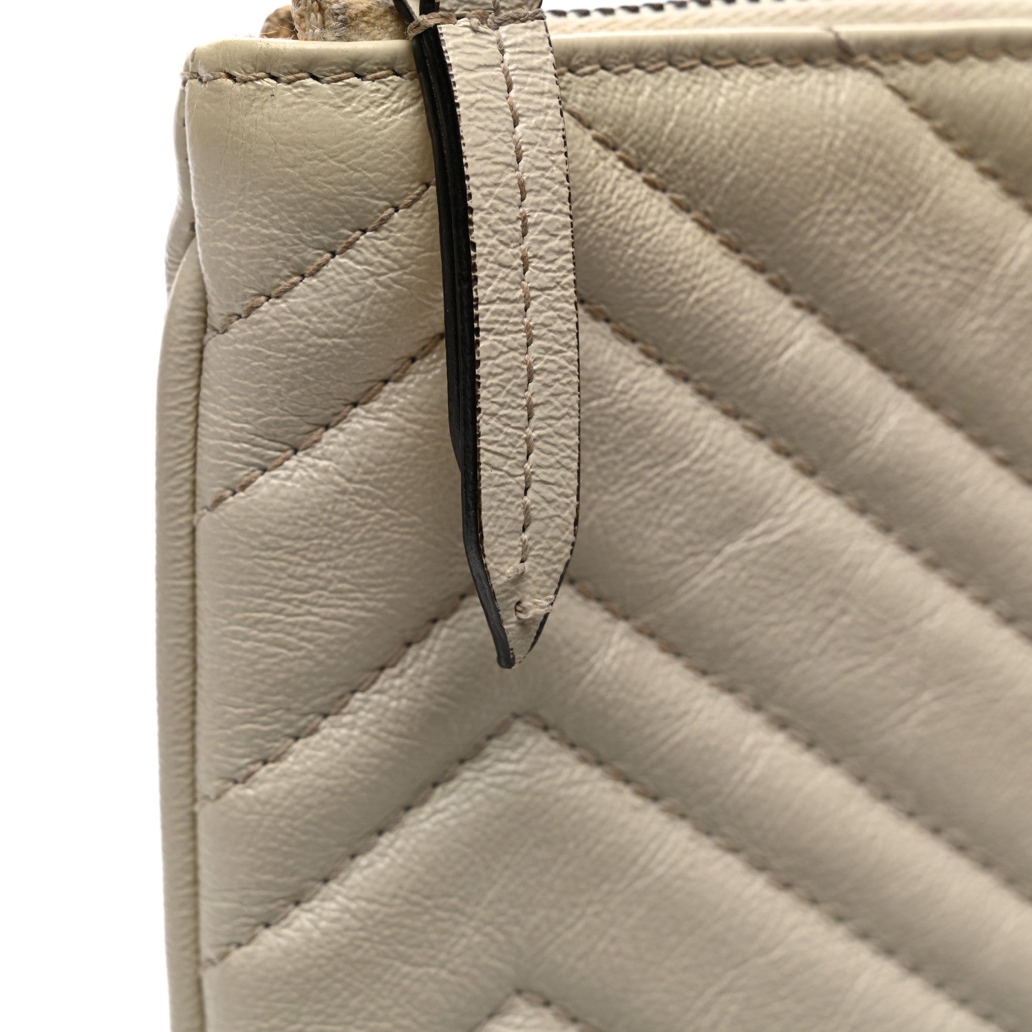 Calfskin Matelasse Chevron Heart GG Marmont Clutch Mystic White