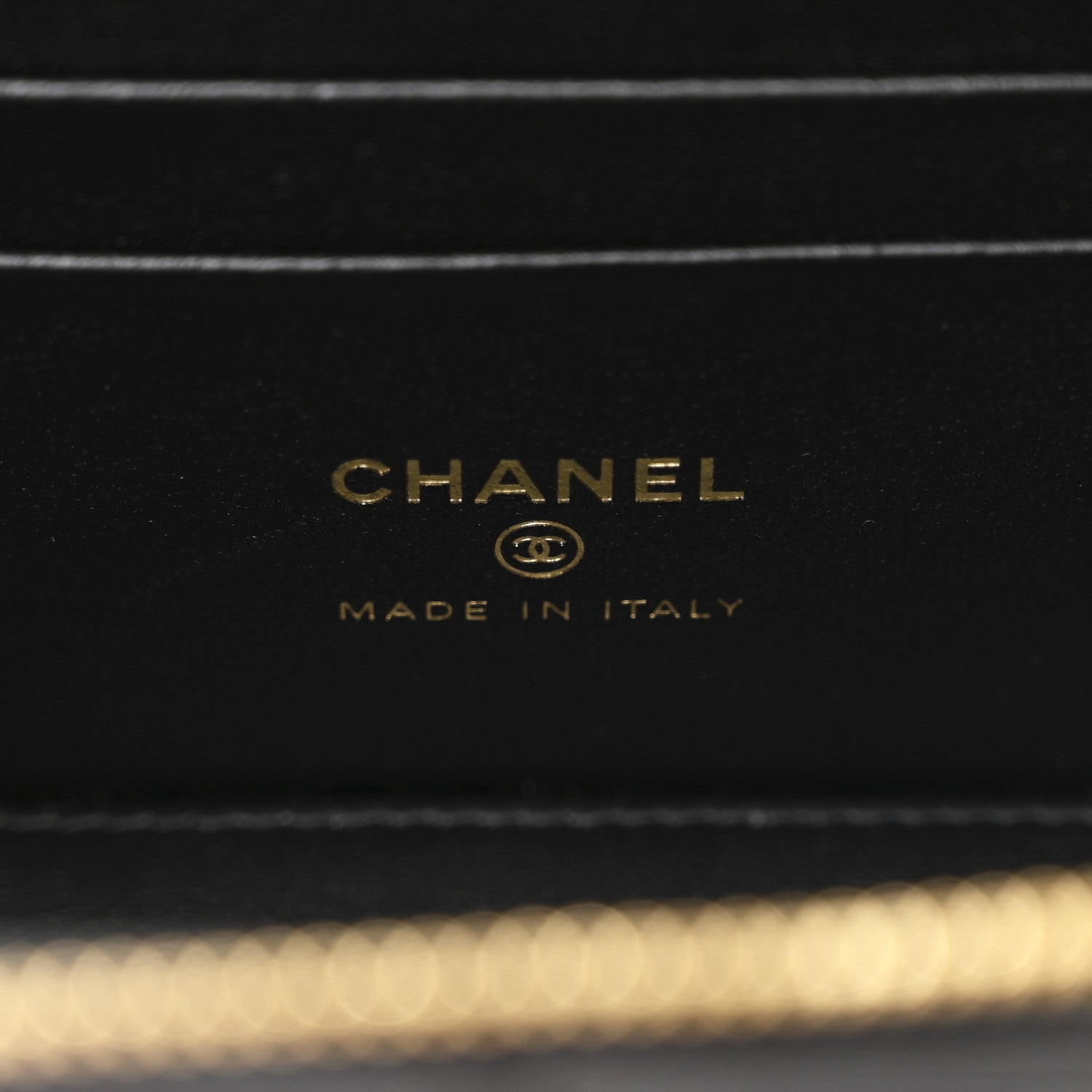 Shiny Lambskin Quilted Small Vanity Case With Chain Black