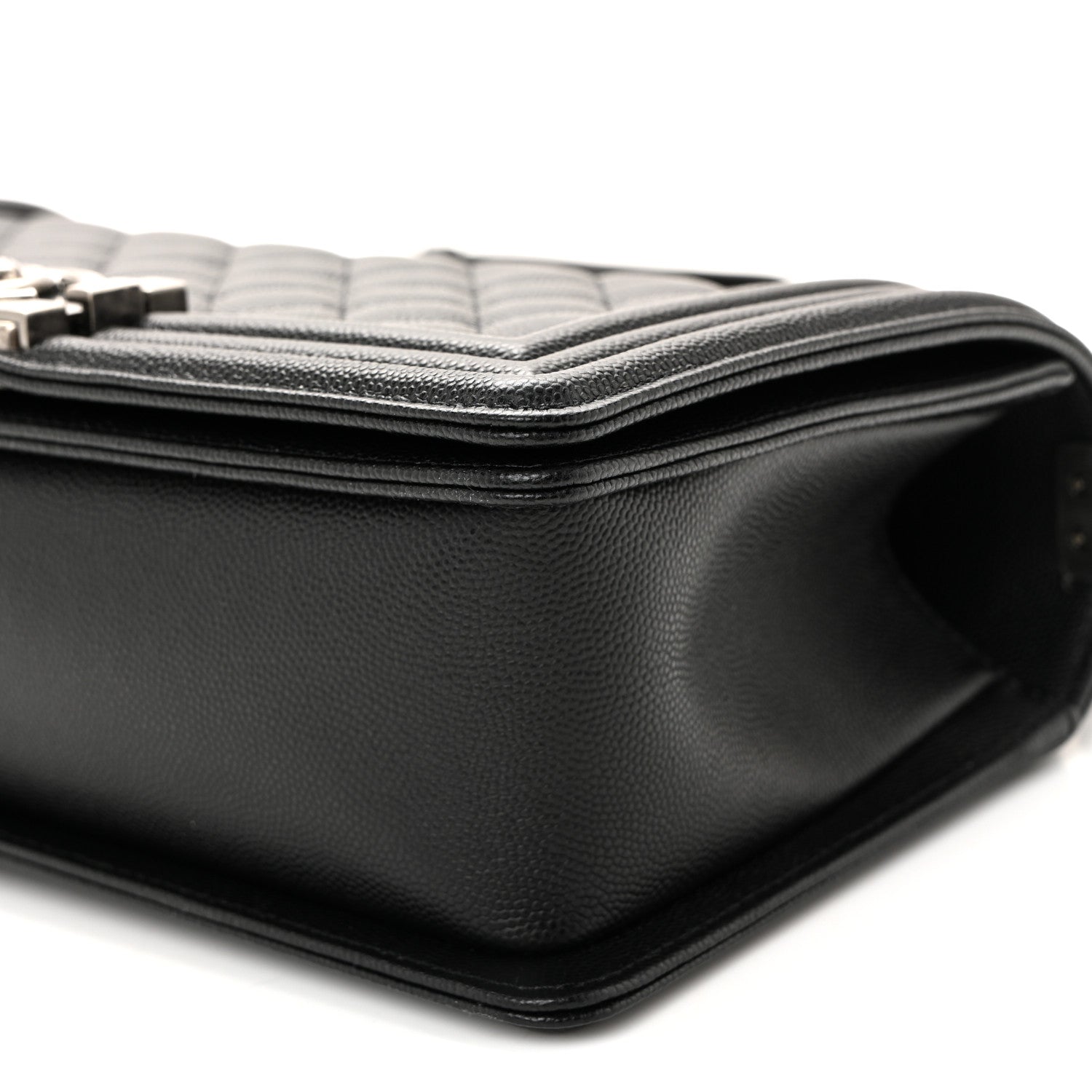Caviar Quilted Medium Boy Flap Black