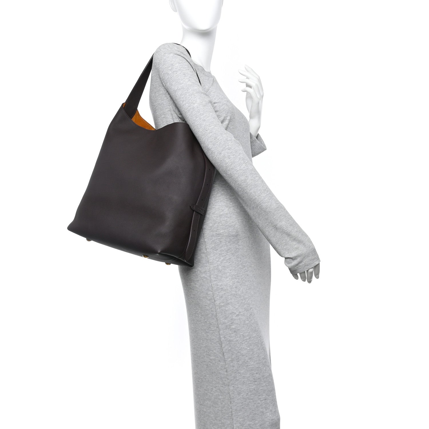 Grained Calfskin Low Key Hobo MM Ebene