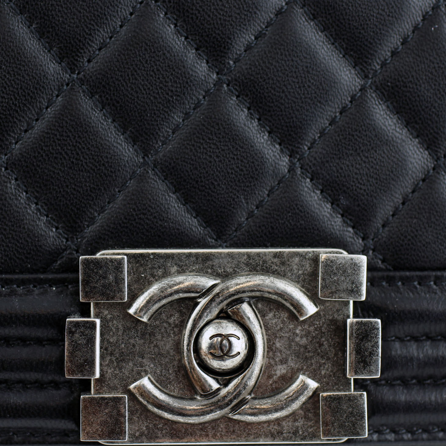 Chanel Boy Large | 17 Series