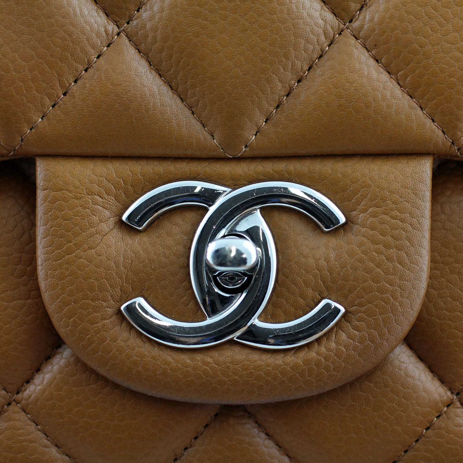 Chanel Classic Double Flap Maxi | Tan