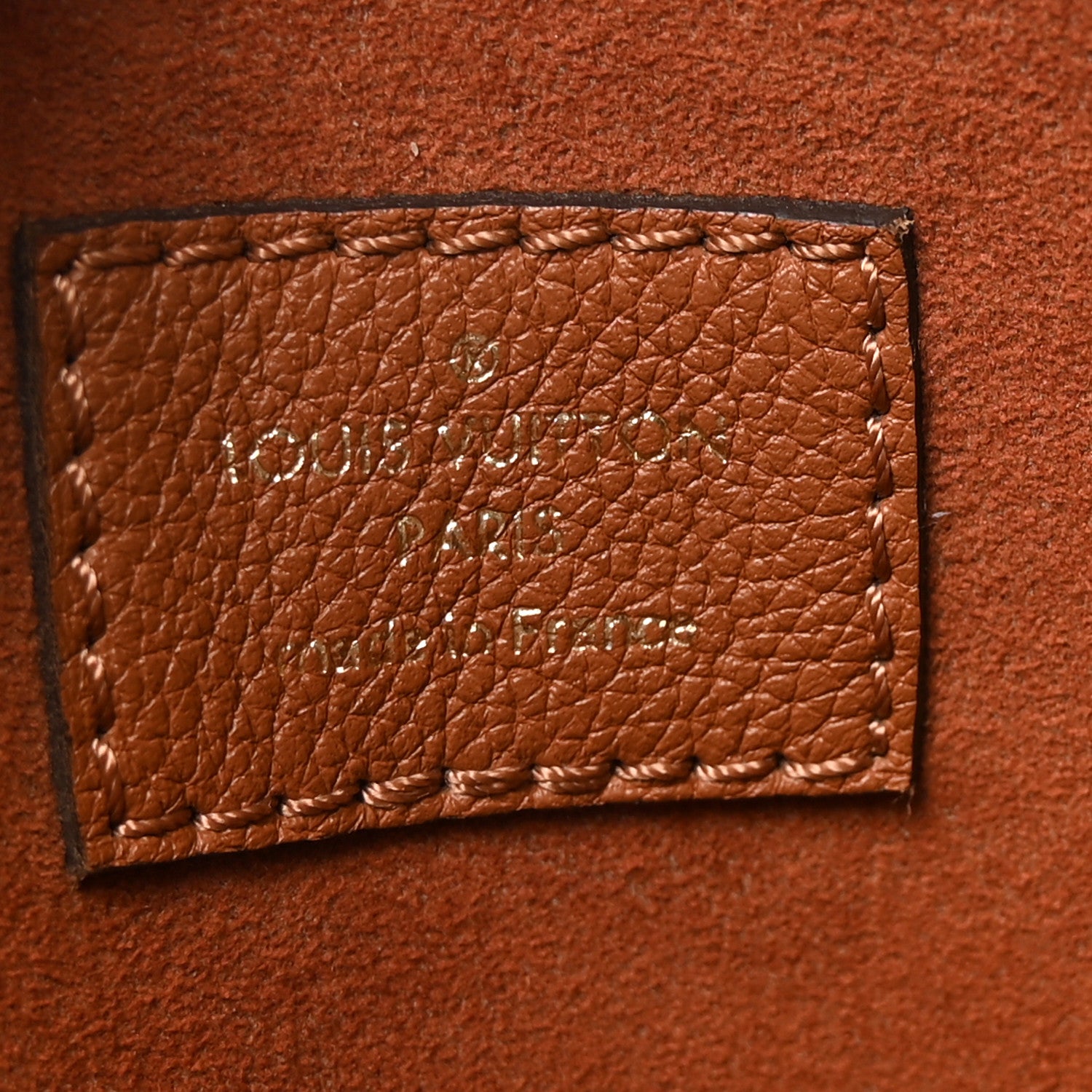 Grained Calfskin Lockme Shopper Chataigne