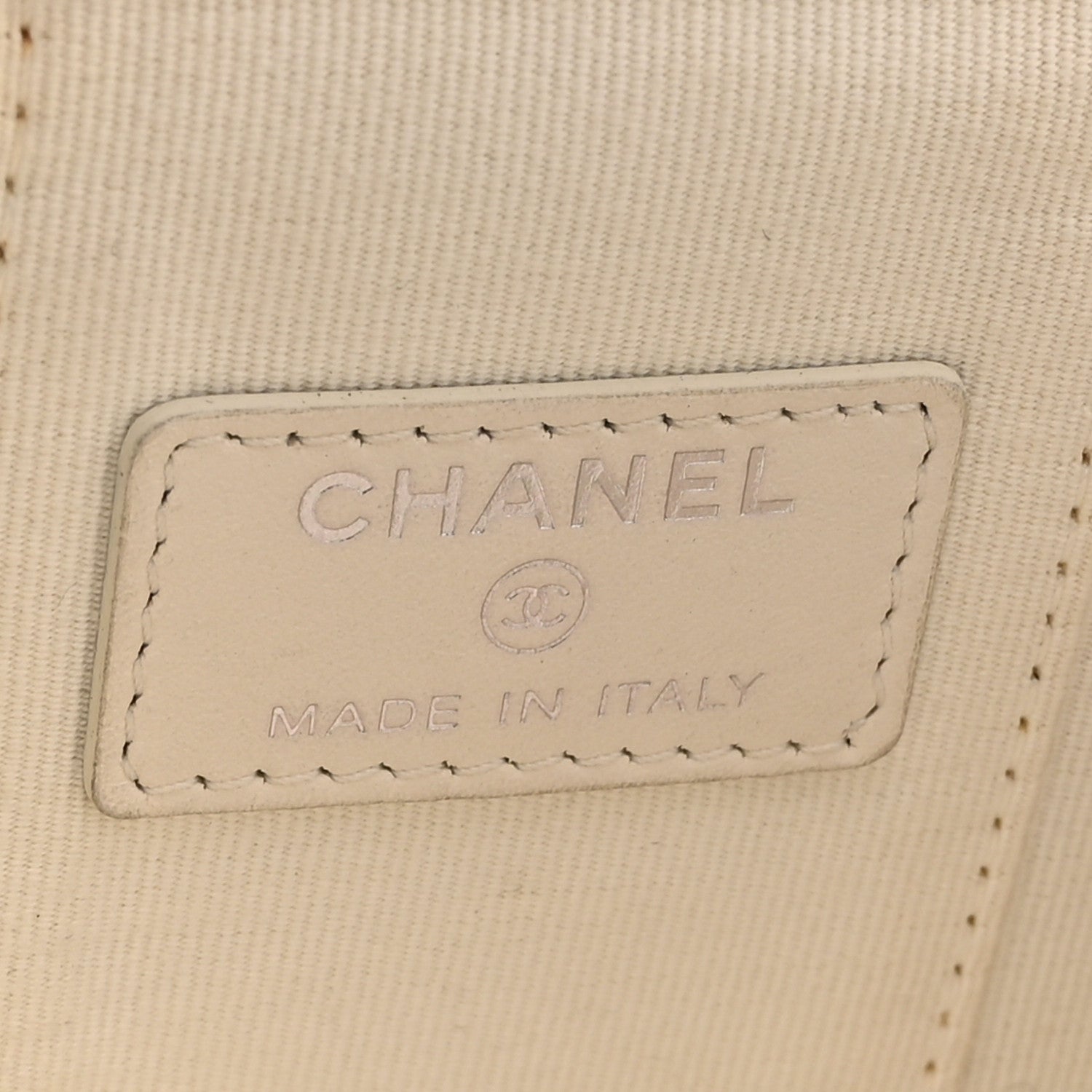 Caviar Quilted Enamel Coco Mini Vanity Case With Chain White