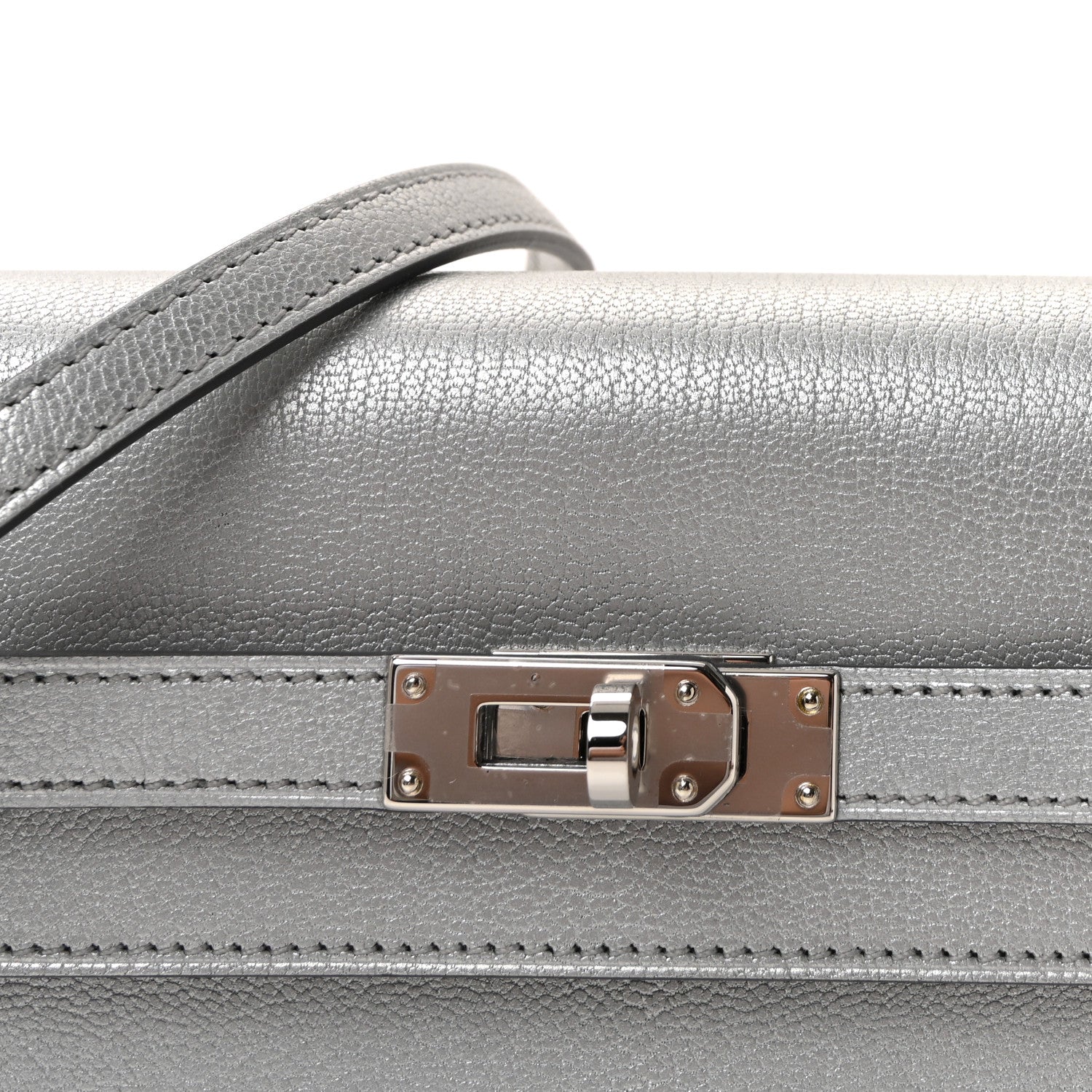 Metallic Chevre Chamkilight Kelly Wallet To Go Argent