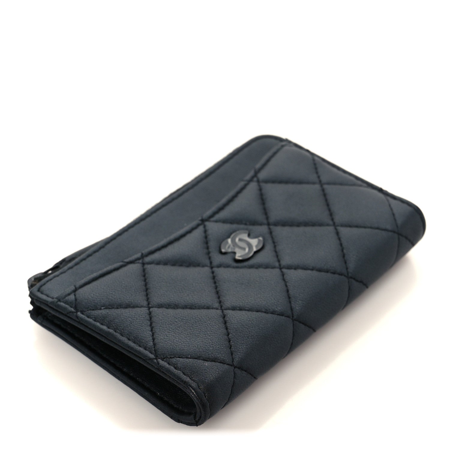 Pearly Lambskin Quilted Zip Card Holder So Black