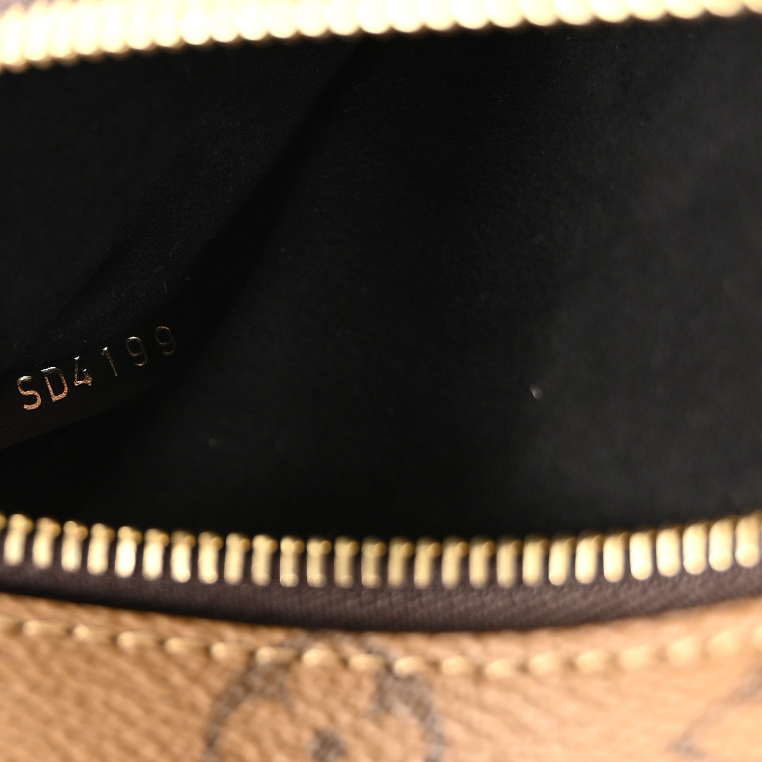 Reverse Monogram Pochette Metis