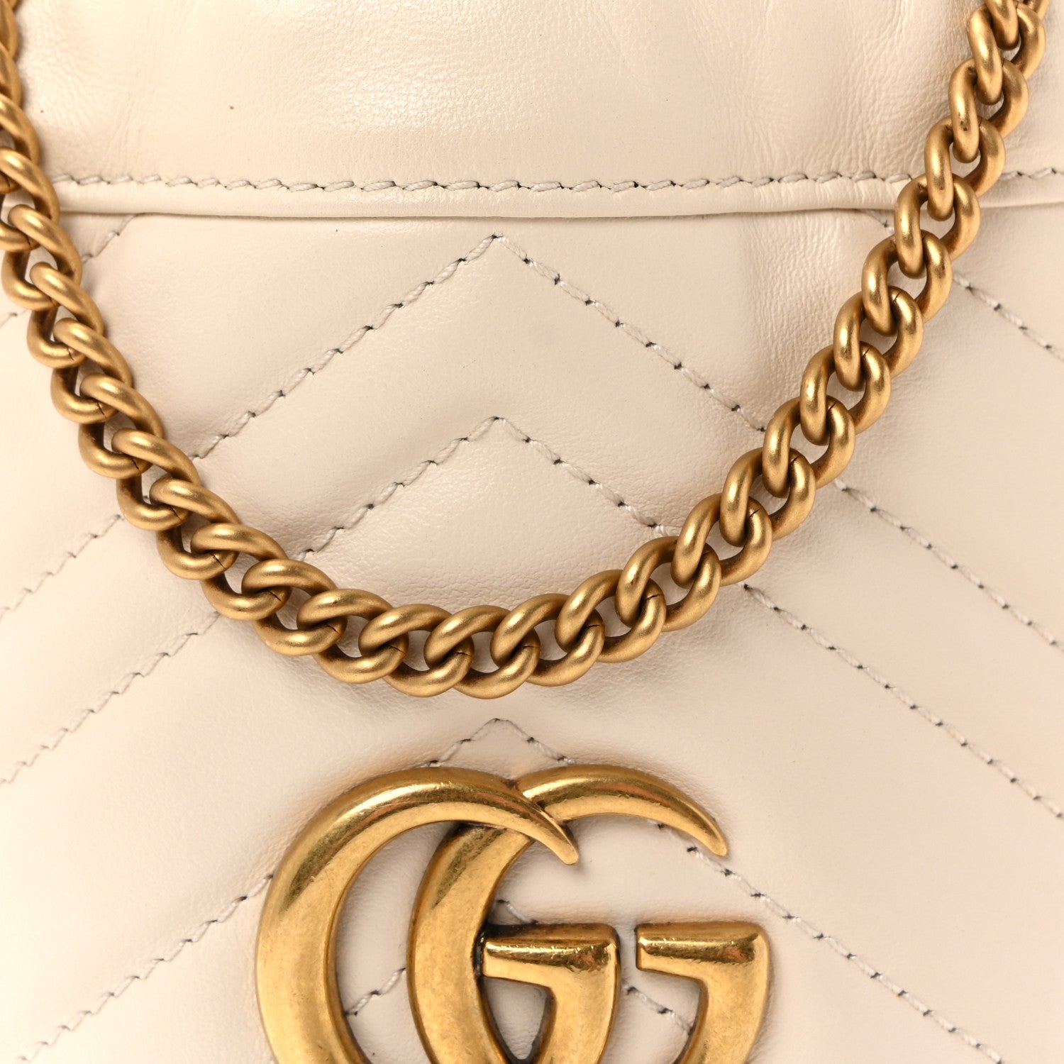 Calfskin Matelasse Mini GG Marmont 2.0 Bucket Bag White