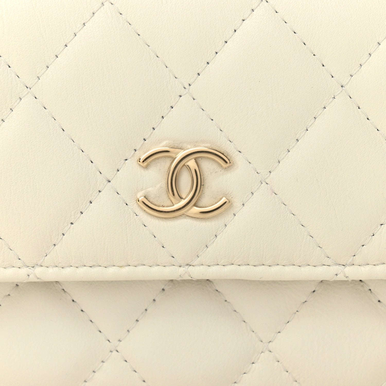 Calfskin Quilted Maxi Pearls Clutch With Chain  White