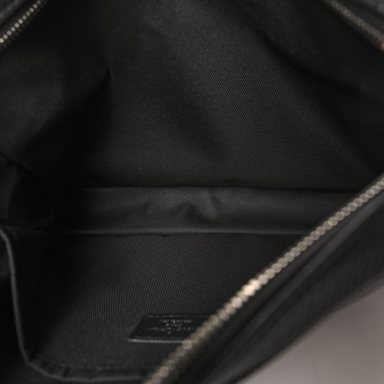 Taiga Monogram Eclipse Outdoor Messenger Black