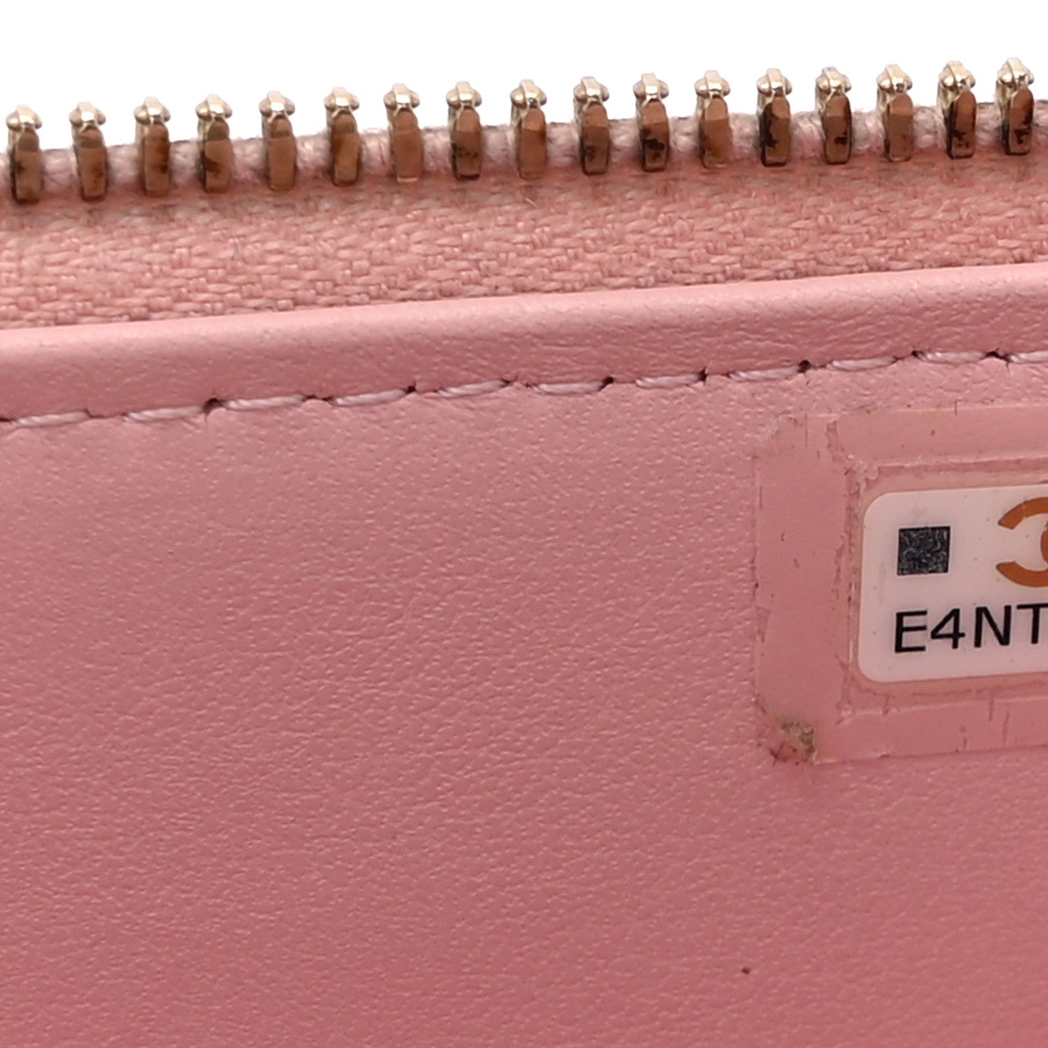 Caviar Quilted Pearl Enamel Small Vanity Case With Chain Light Pink