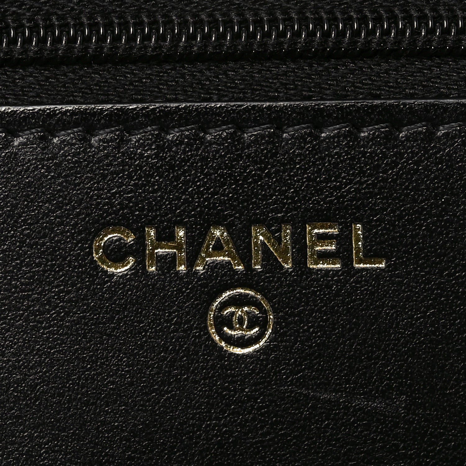 Pearly Caviar Quilted Fit For You Wallet On Chain WOC Navy