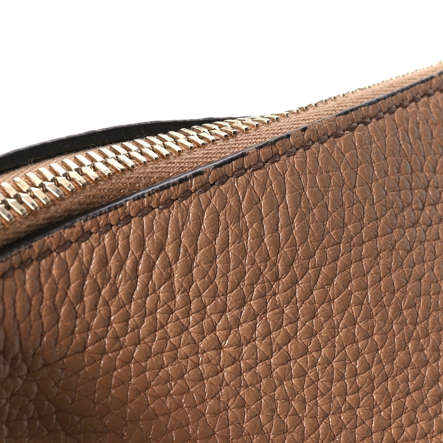 Pebbled Calfskin Large Soho Hobo Camelia
