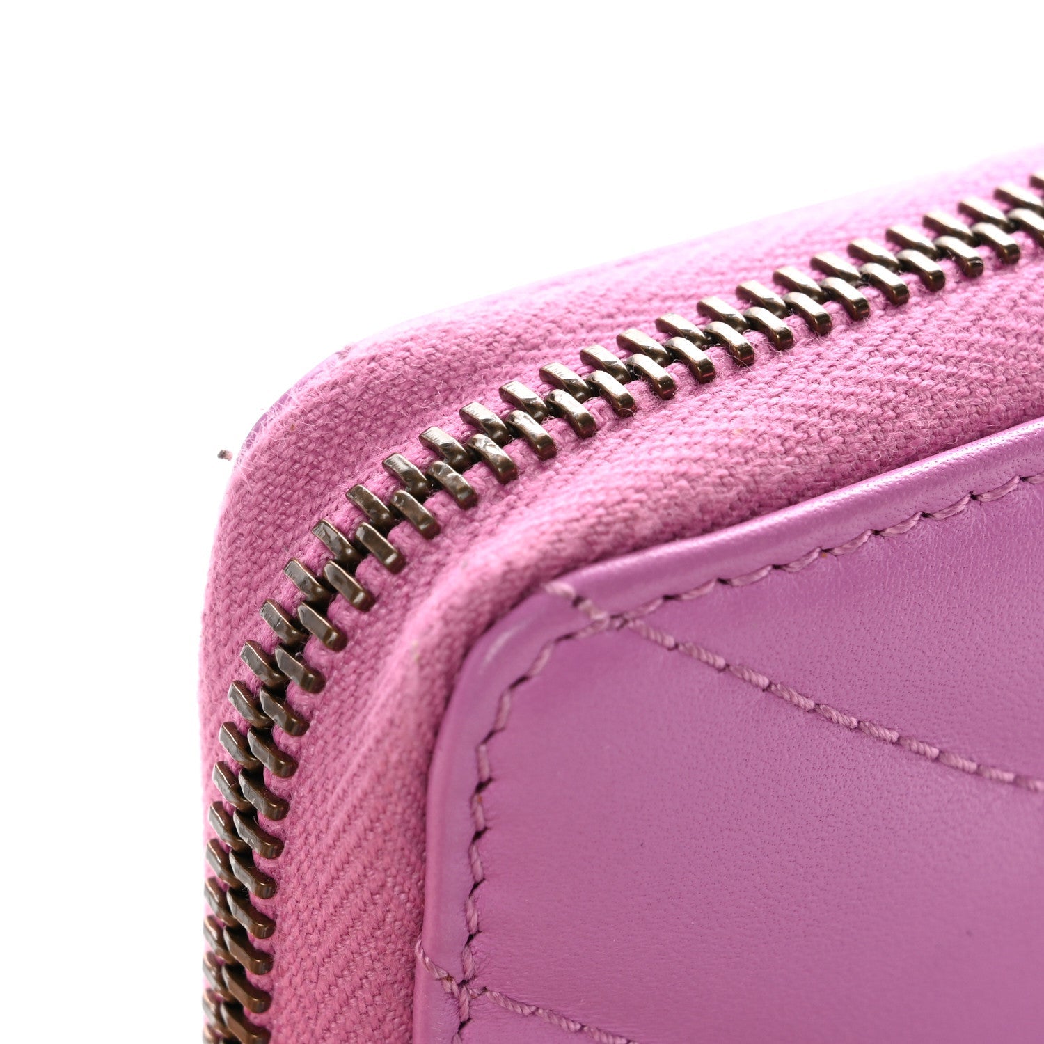 Calfskin Matelasse GG Marmont Zip Around Wallet Pink