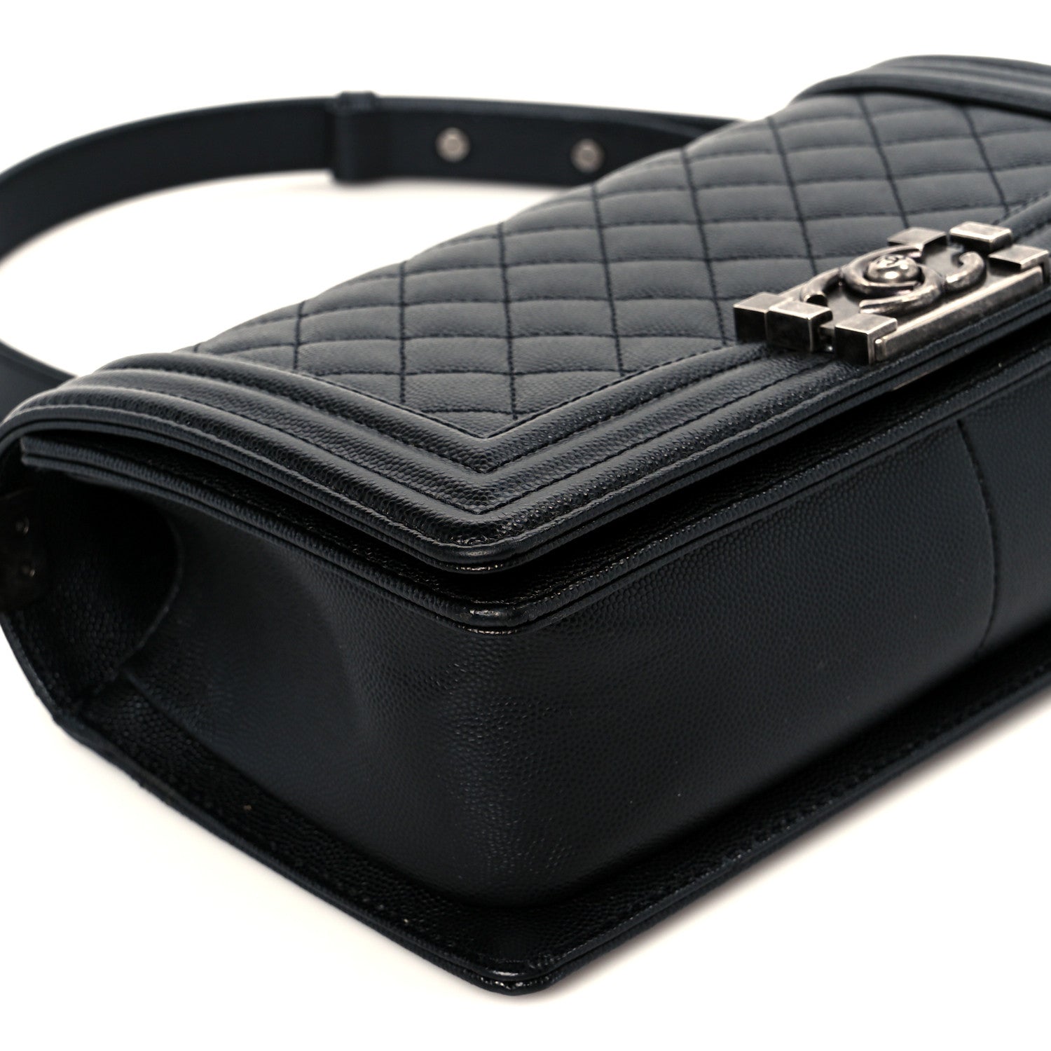 Caviar Quilted Medium Boy Flap Black