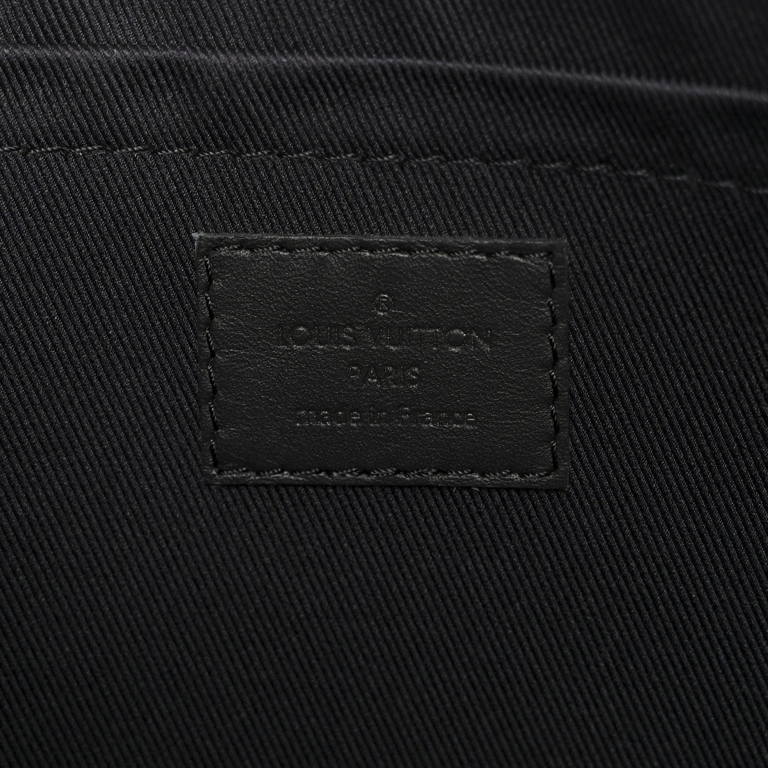 Damier Infini Discovery Pochette GM Onyx