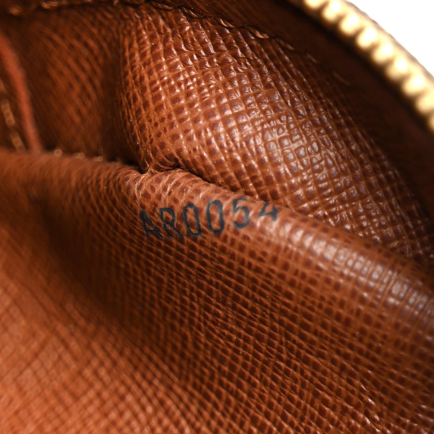 Monogram Nil 28