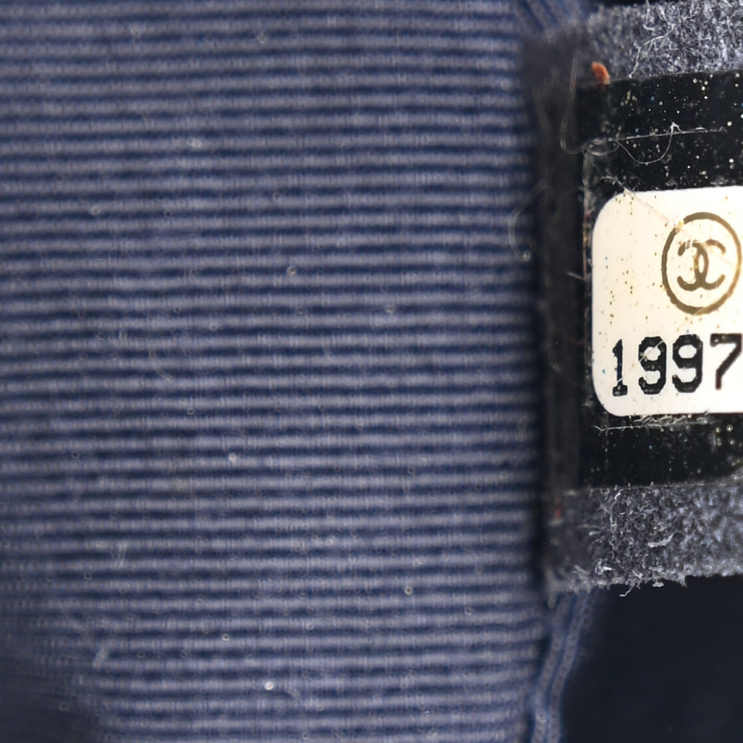 Caviar Quilted New Medium Boy Flap Navy