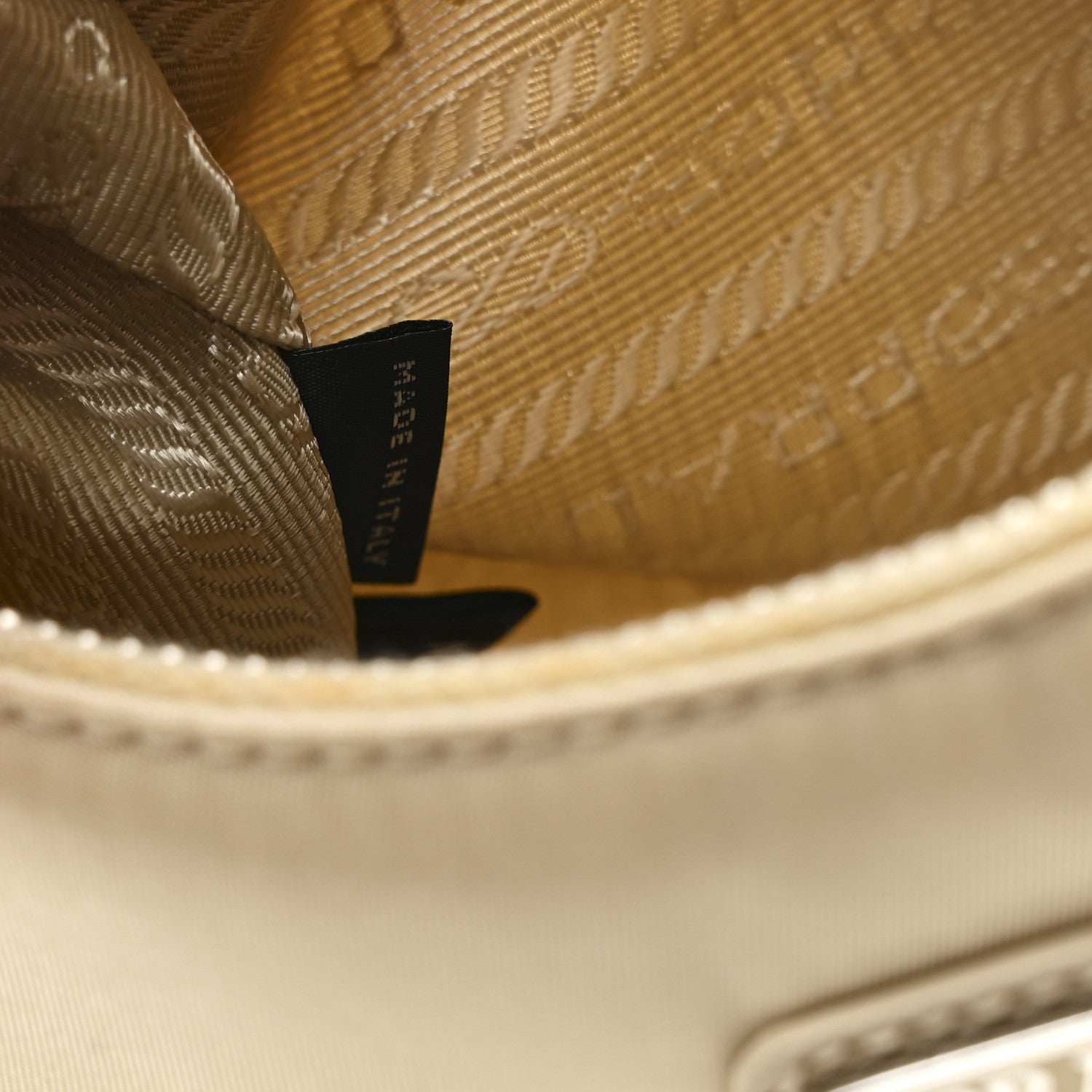 Nylon Re-Edition 2005 Shoulder Bag Cammeo