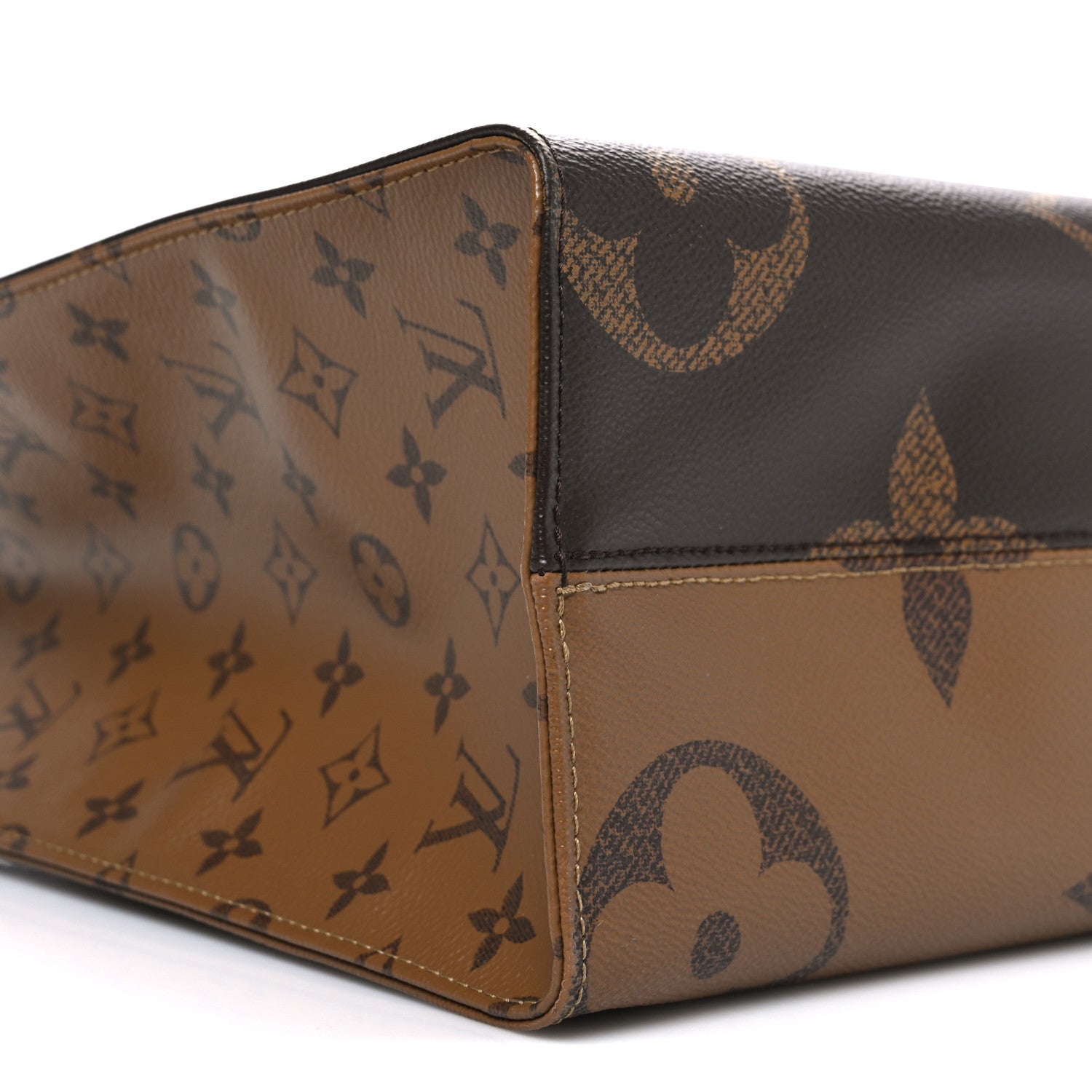 Reverse Monogram Giant Onthego MM