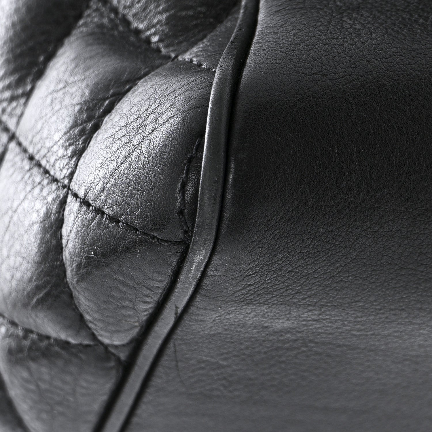 Calfskin Quilted CC Medium Vanity Case Black