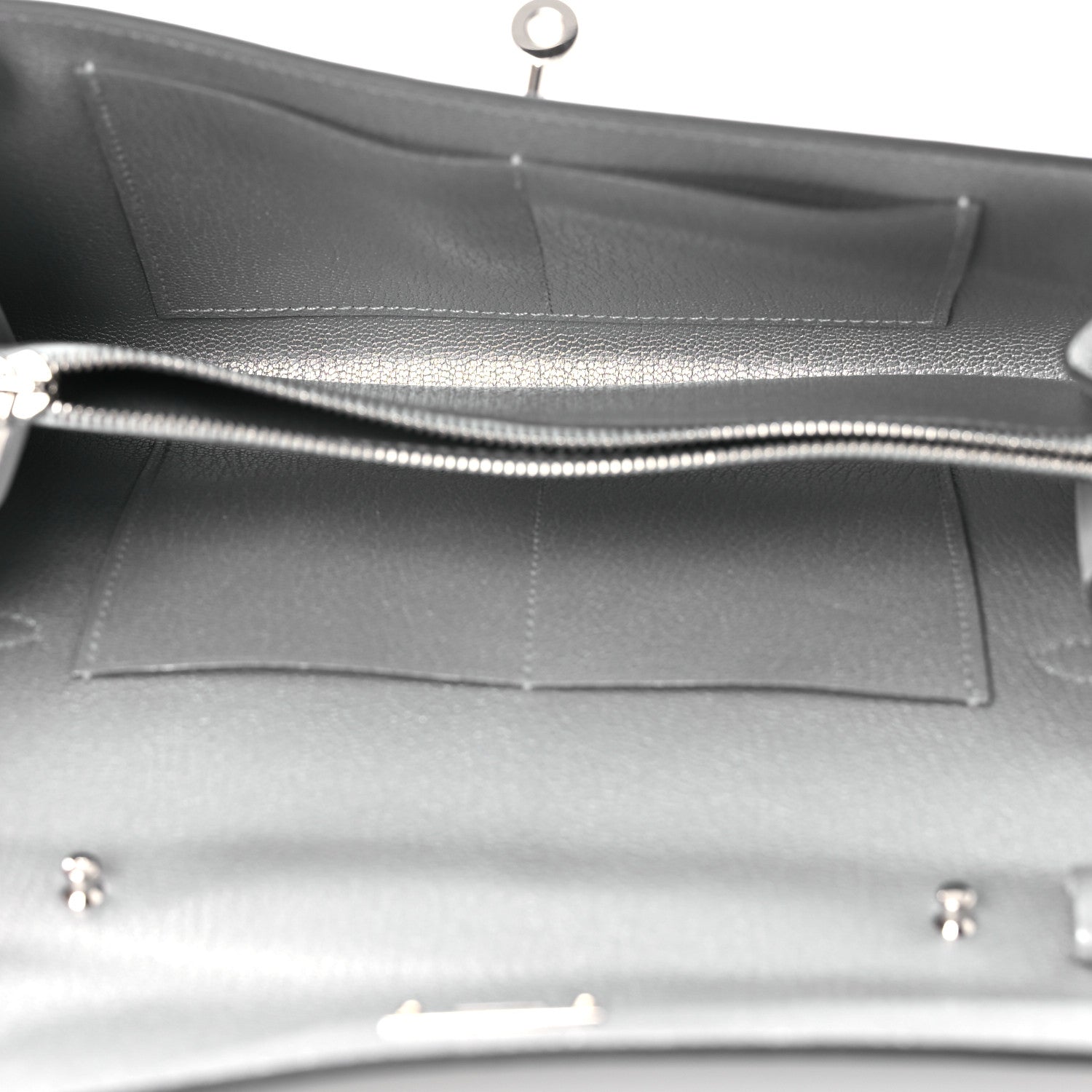 Metallic Chevre Chamkilight Kelly Wallet To Go Argent