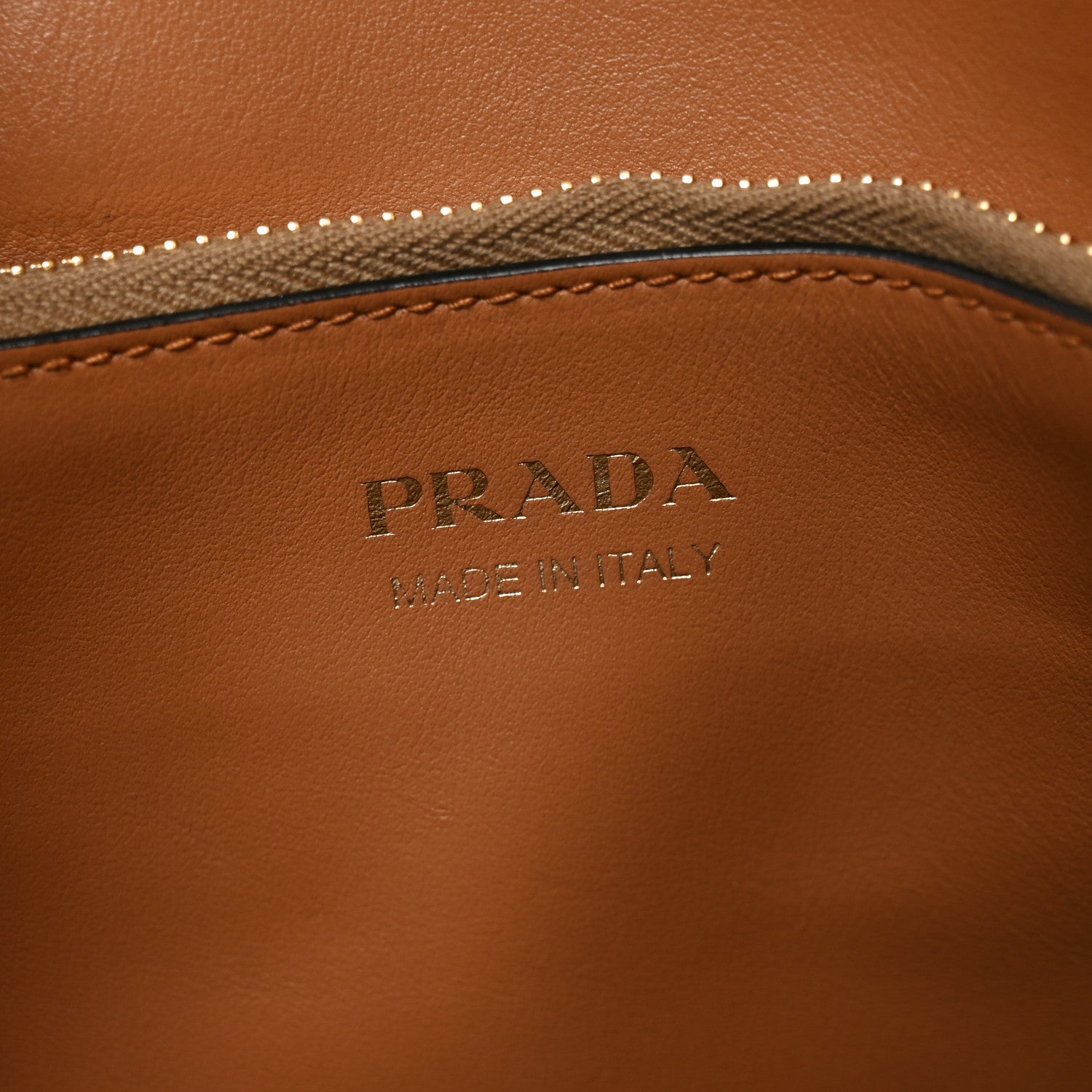 Saffiano City Calf Medium Esplanade Tote Caramel