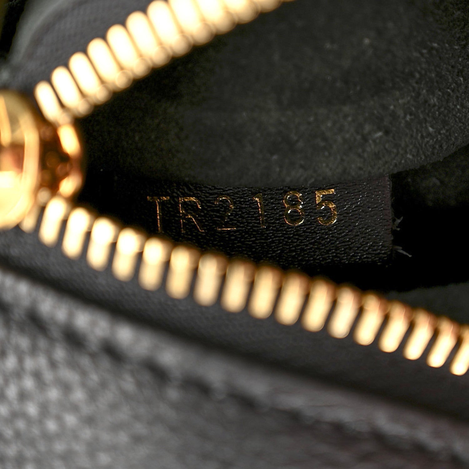 Veau Cachemire Tote W PM Black