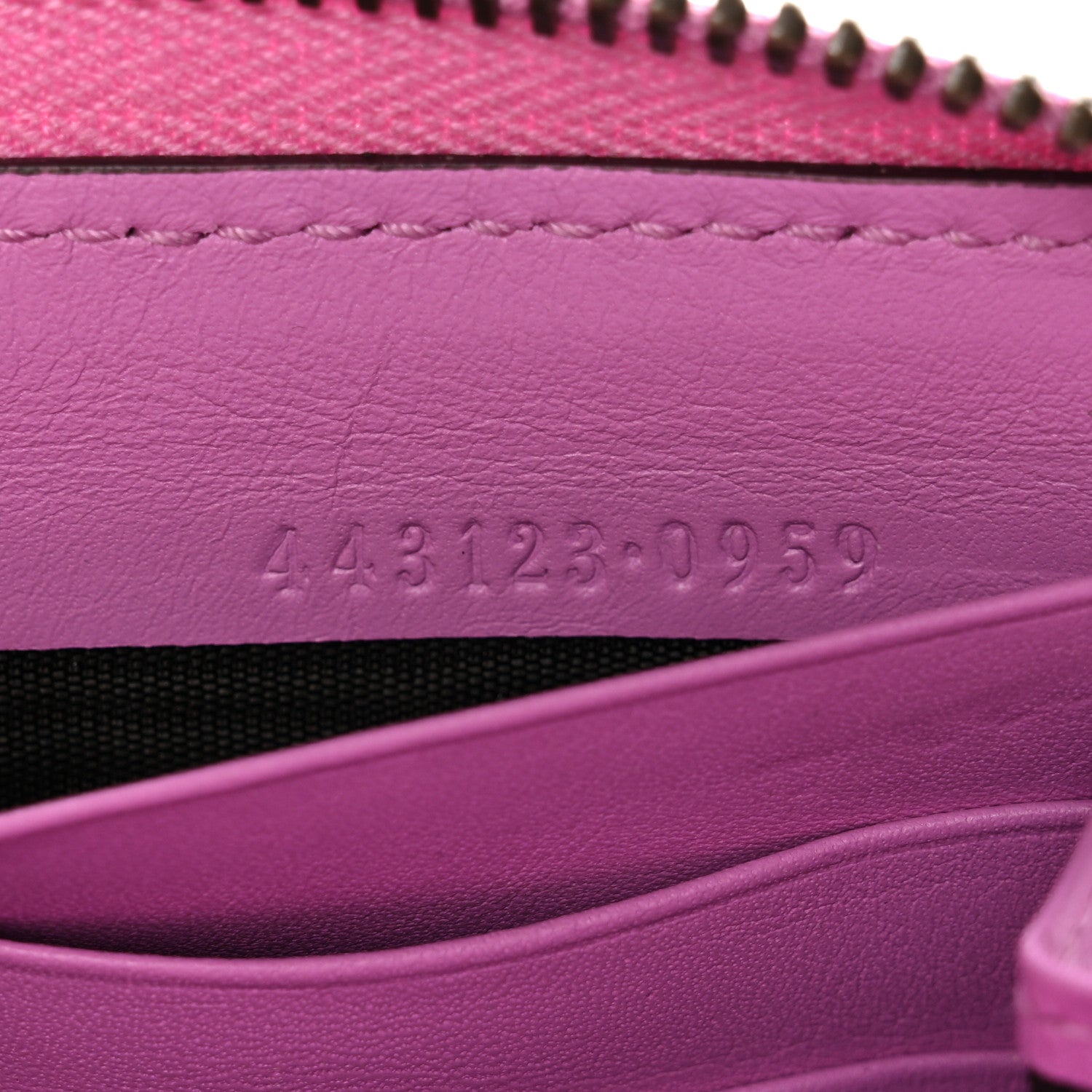 Calfskin Matelasse GG Marmont Zip Around Wallet Pink