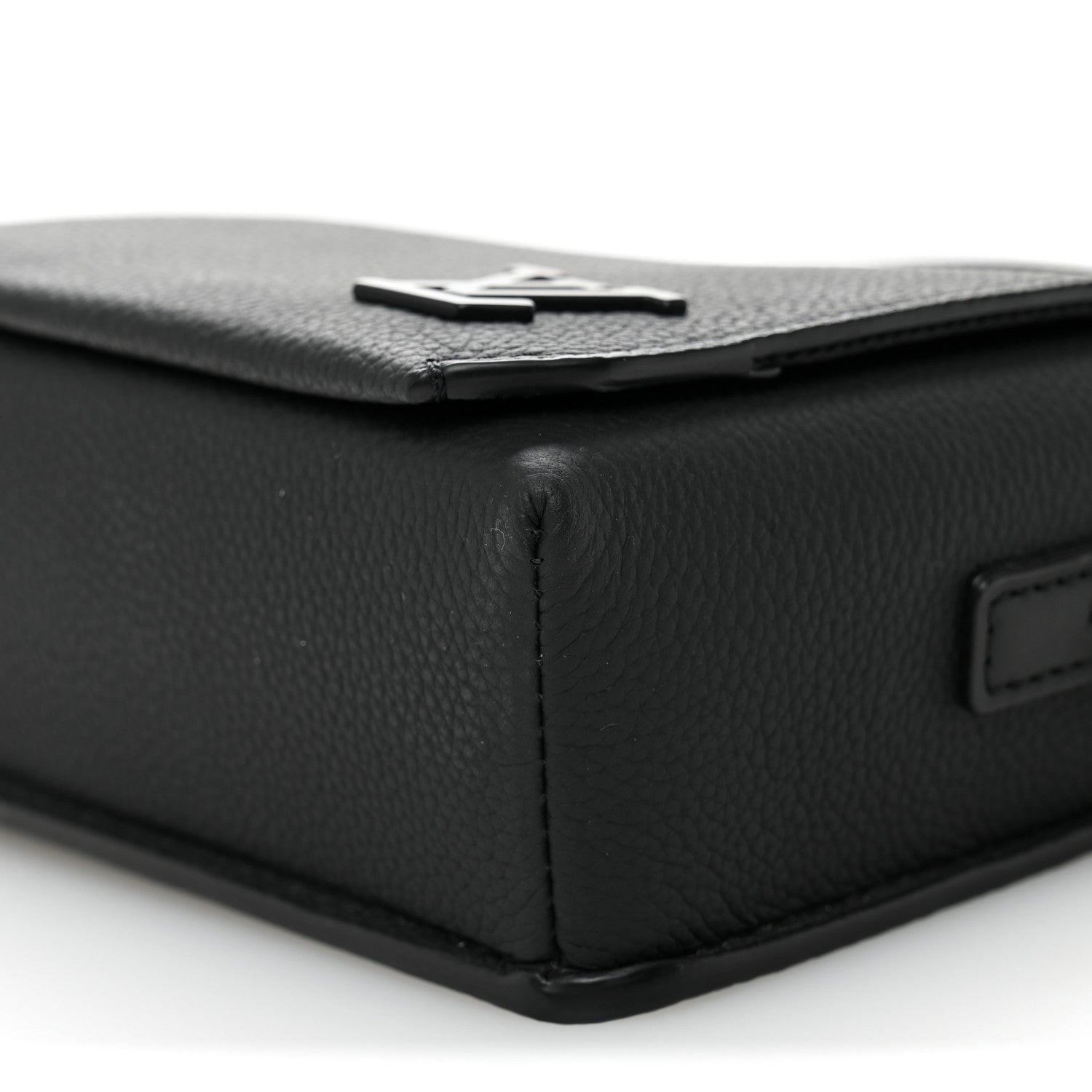 Calfskin Aerogram Fastline Wearable Wallet Black