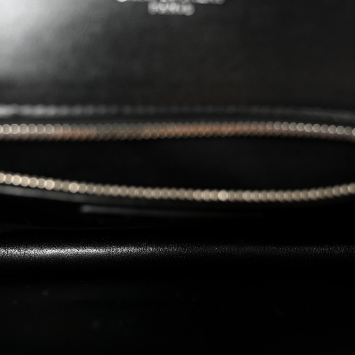 Calfskin Medium Chain Babylone Black